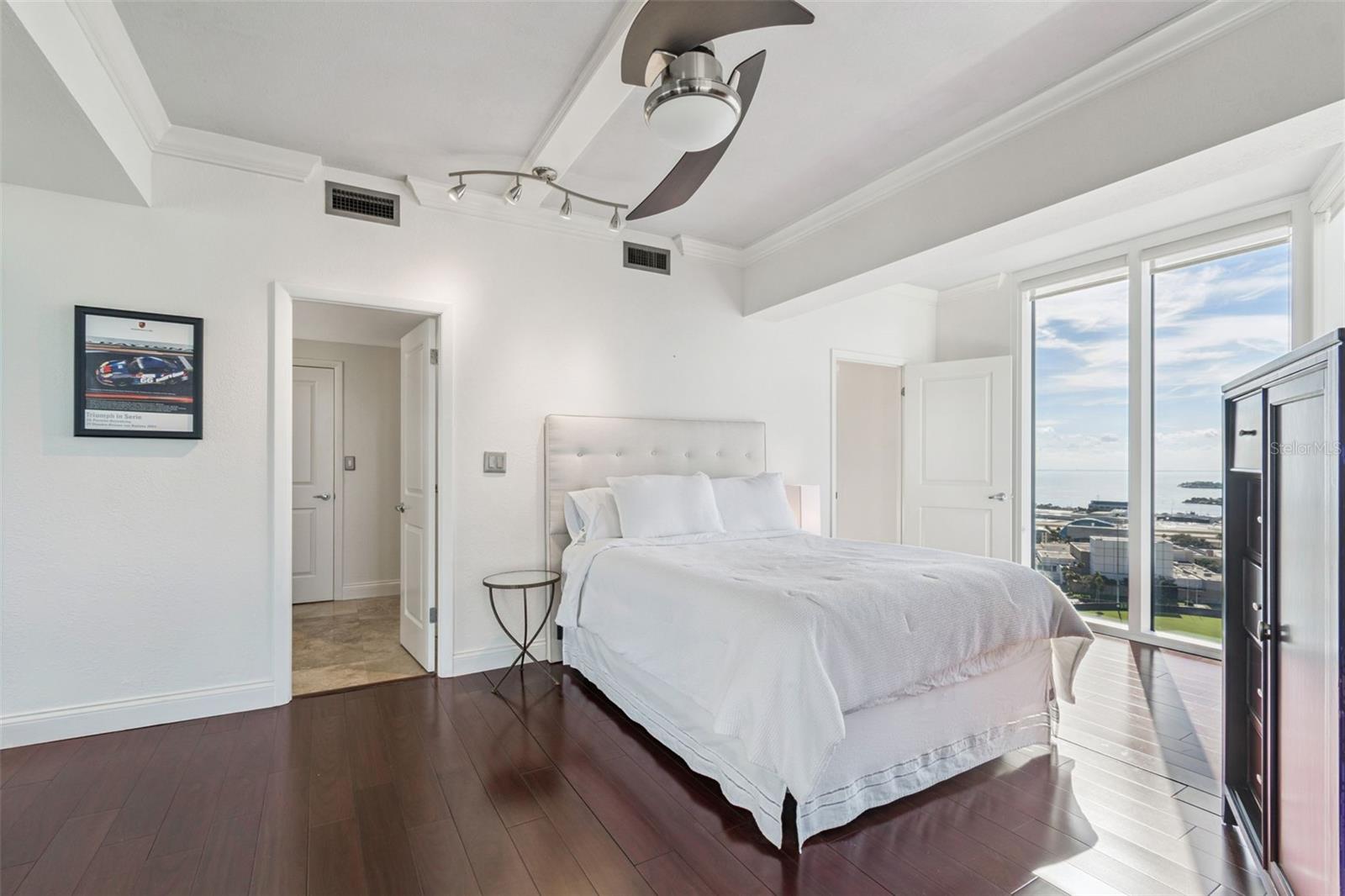 Image 26 of 54 For 1 Beach Drive Se 2008