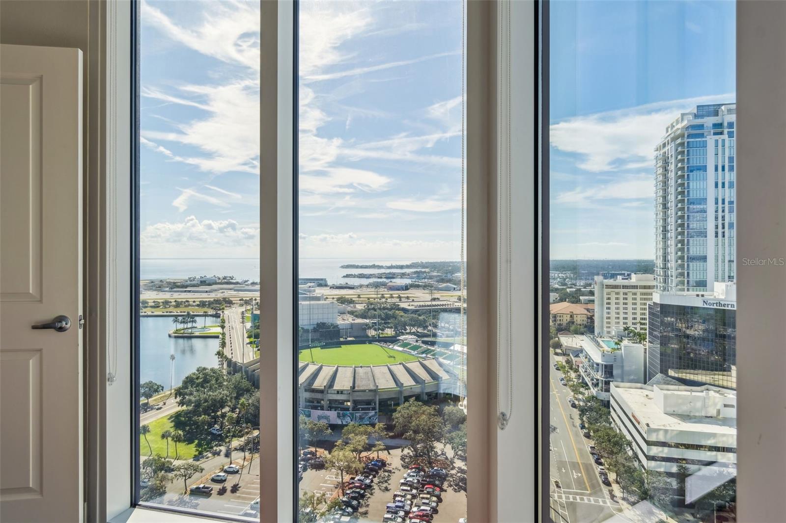 Image 27 of 54 For 1 Beach Drive Se 2008