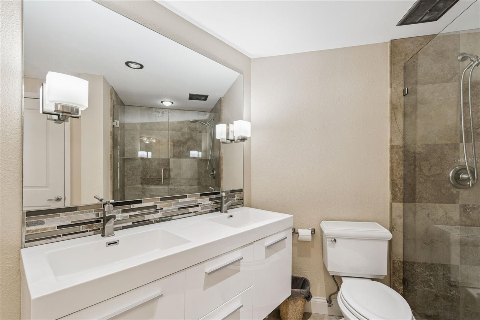 Image 30 of 54 For 1 Beach Drive Se 2008