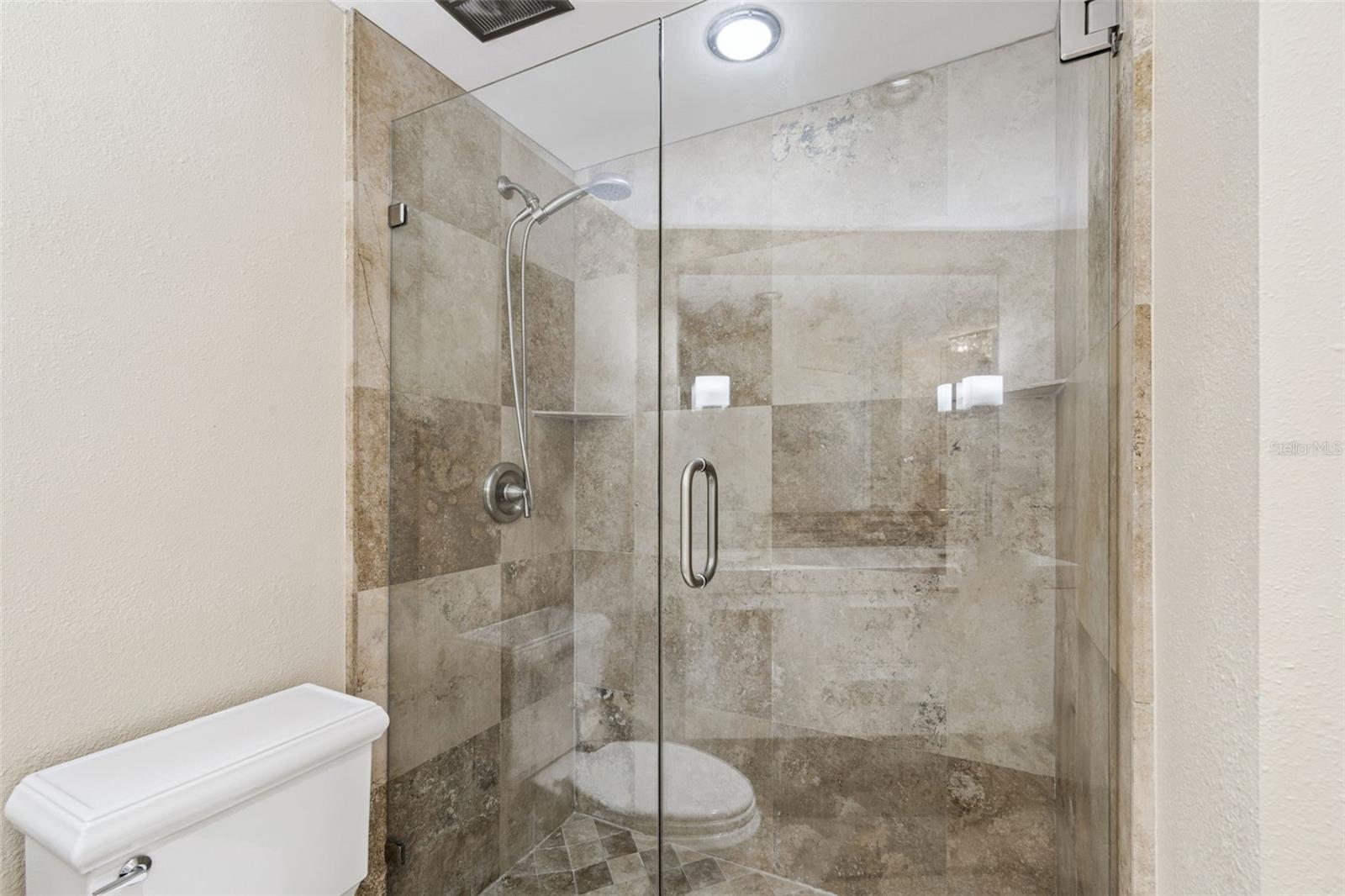 Image 31 of 54 For 1 Beach Drive Se 2008