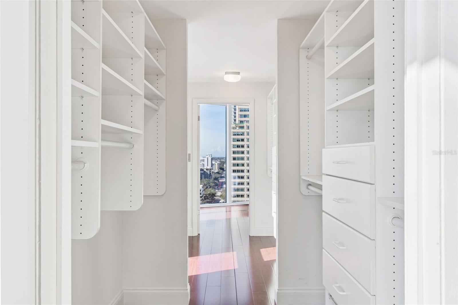 Image 33 of 54 For 1 Beach Drive Se 2008