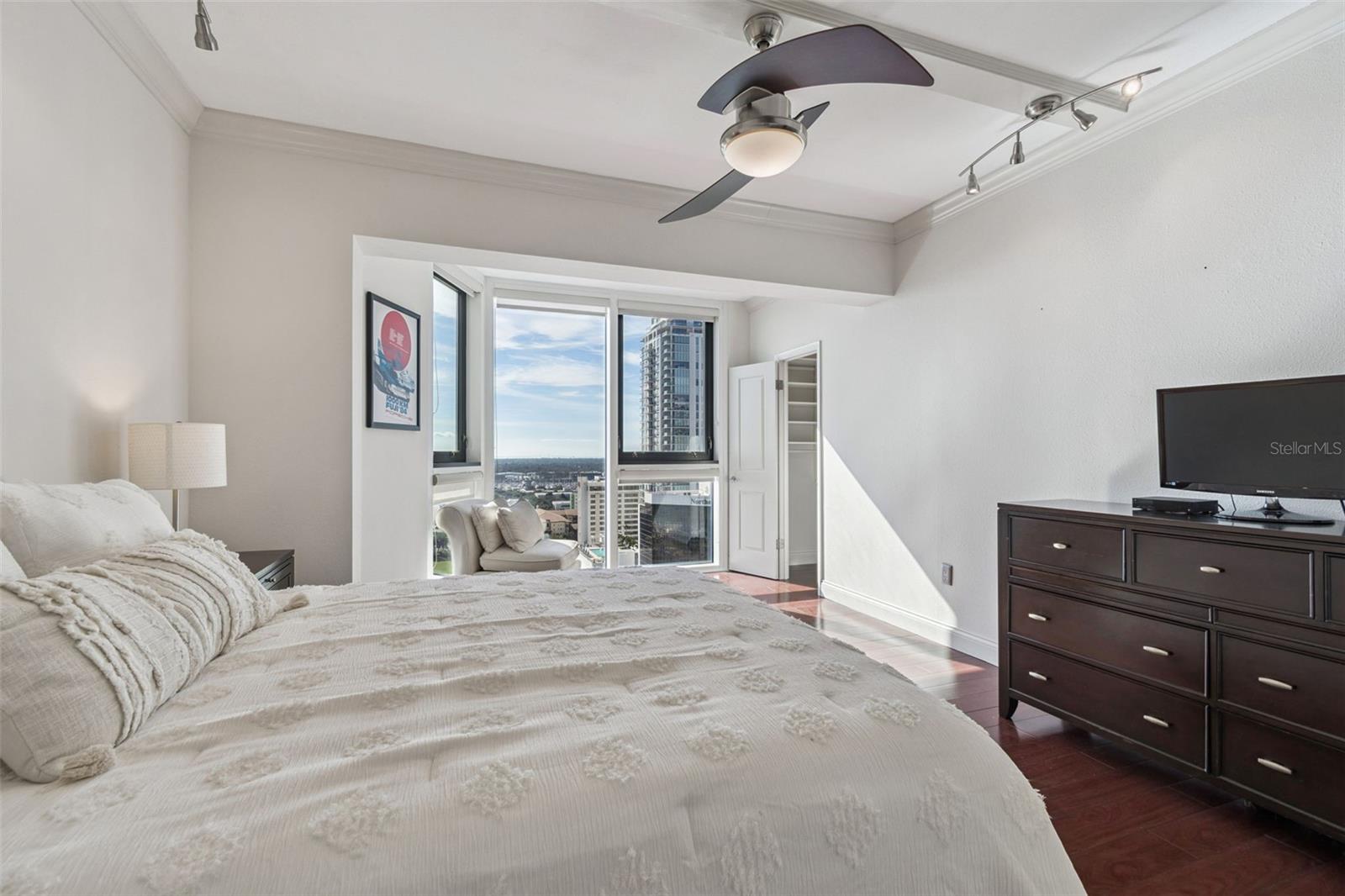 Image 35 of 54 For 1 Beach Drive Se 2008