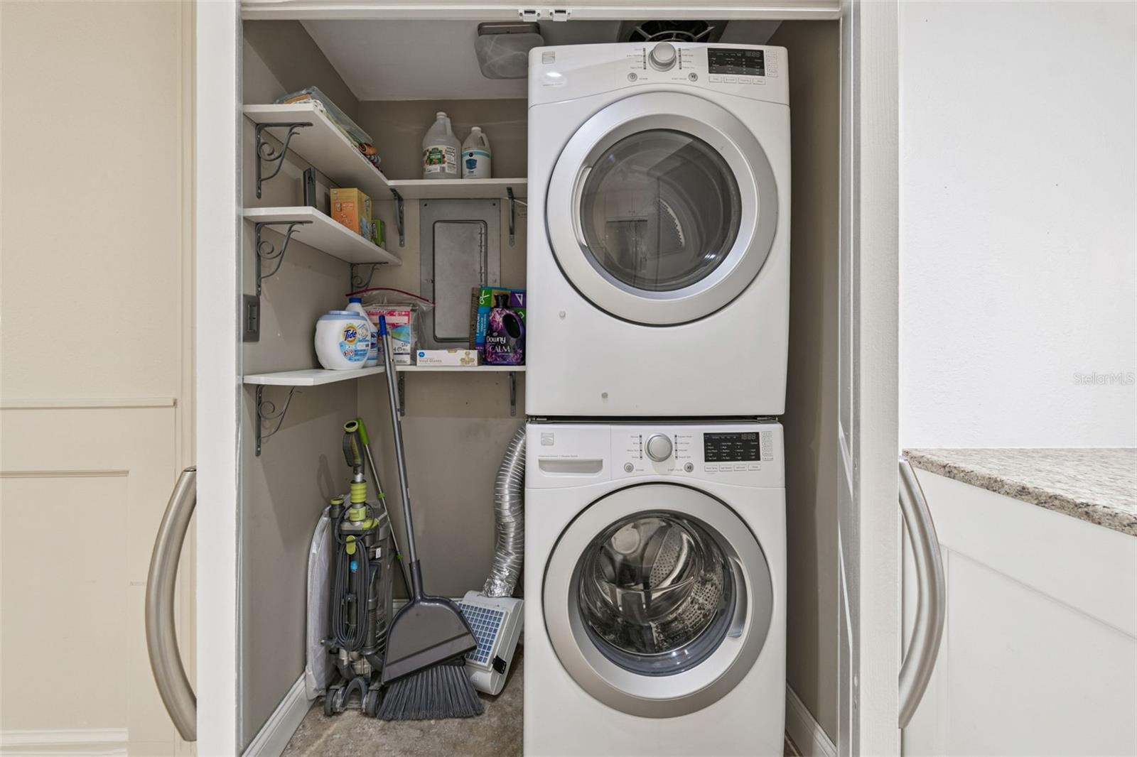 Image 40 of 54 For 1 Beach Drive Se 2008