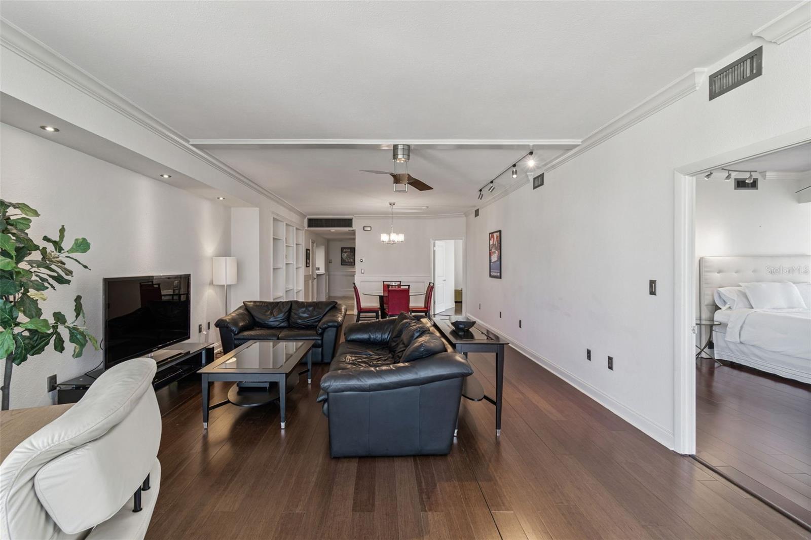 Image 6 of 54 For 1 Beach Drive Se 2008