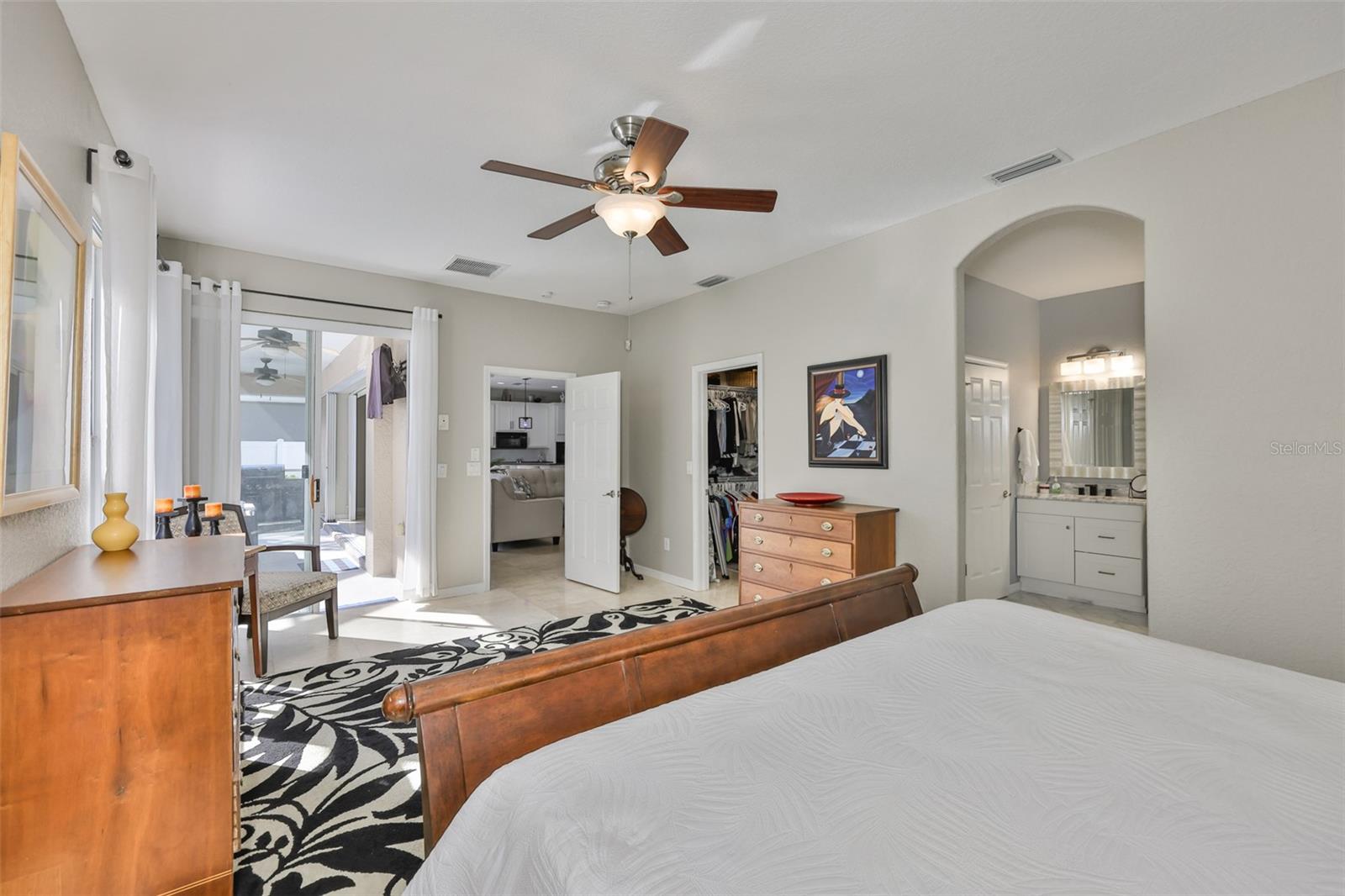 Image 13 of 40 For 9062 Pinebreeze Drive