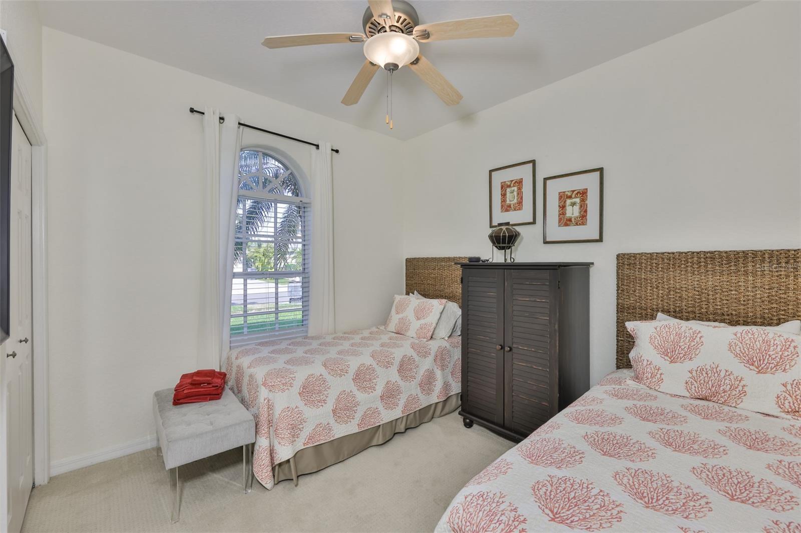 Image 18 of 40 For 9062 Pinebreeze Drive