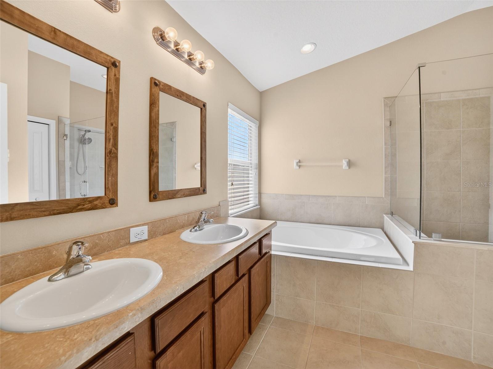 Image 17 of 31 For 11411 Flora Springs Drive