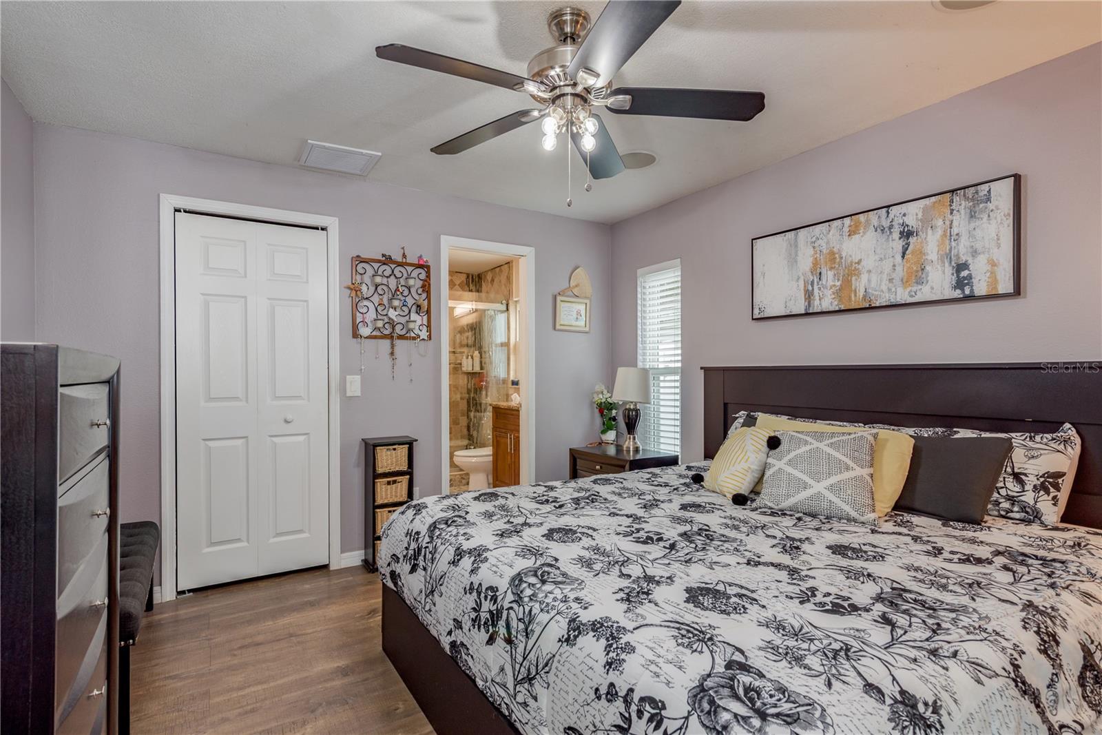 Image 18 of 55 For 12406 Forest Lane Drive