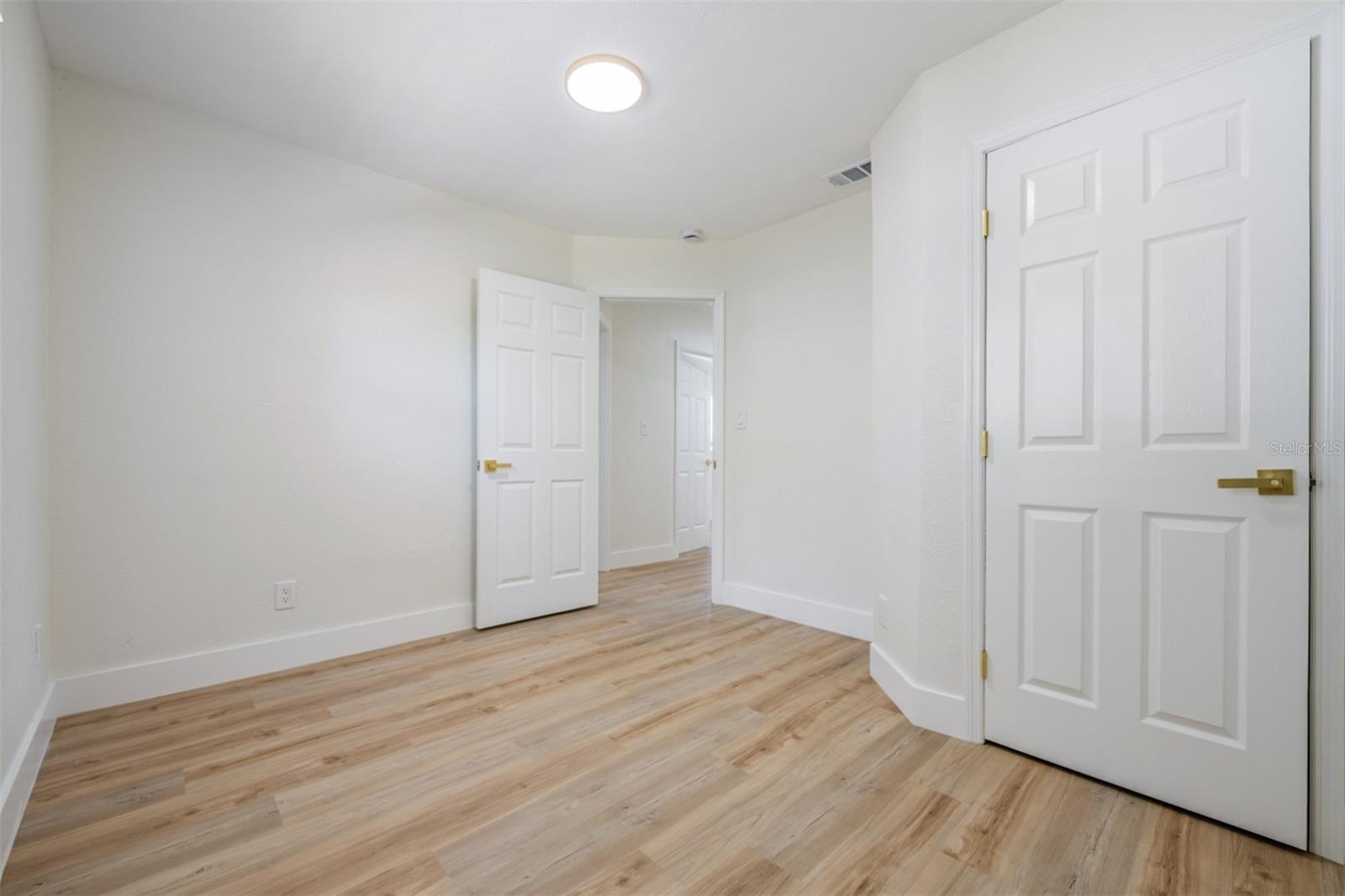 Image 15 of 32 For 4323 Lois Avenue