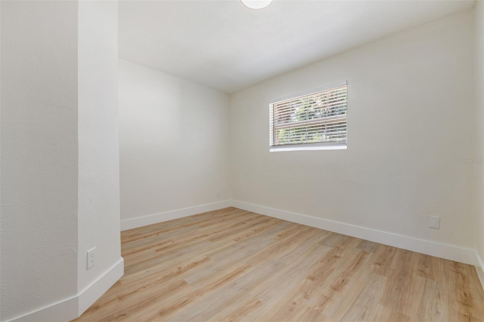 Image 16 of 32 For 4323 Lois Avenue