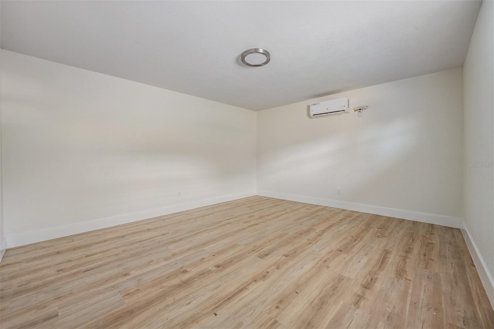 Image 27 of 32 For 4323 Lois Avenue