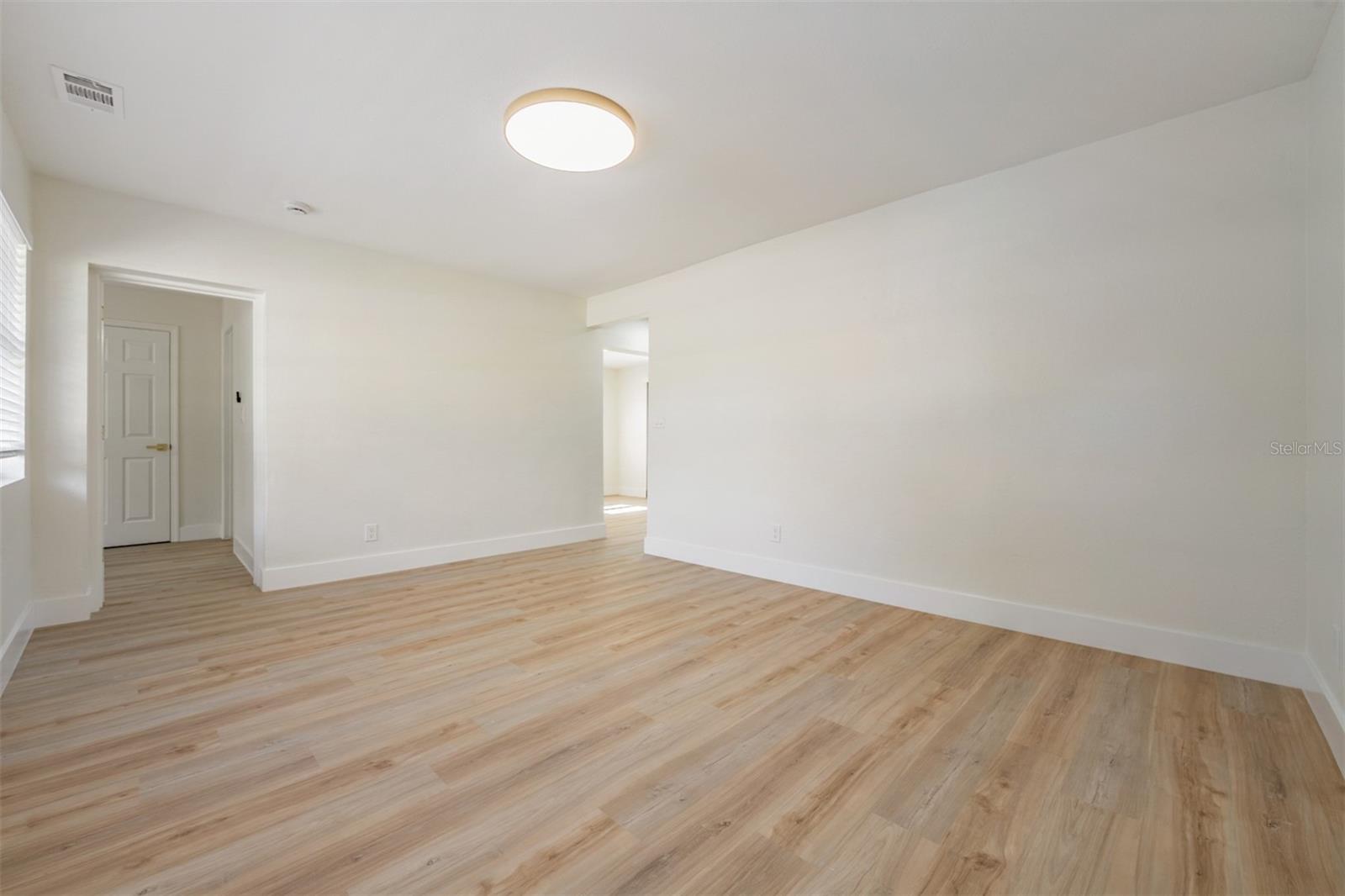 Image 4 of 32 For 4323 Lois Avenue