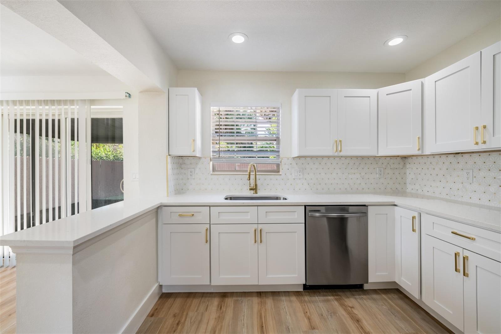 Image 6 of 32 For 4323 Lois Avenue