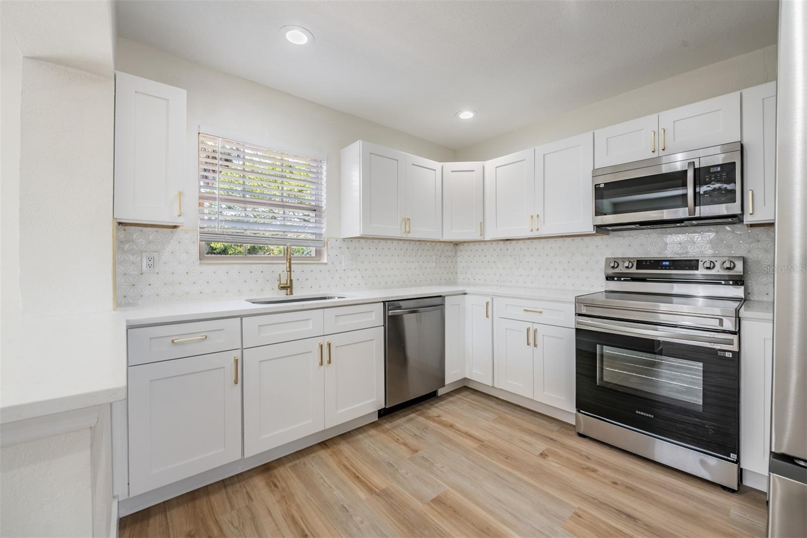 Image 8 of 32 For 4323 Lois Avenue