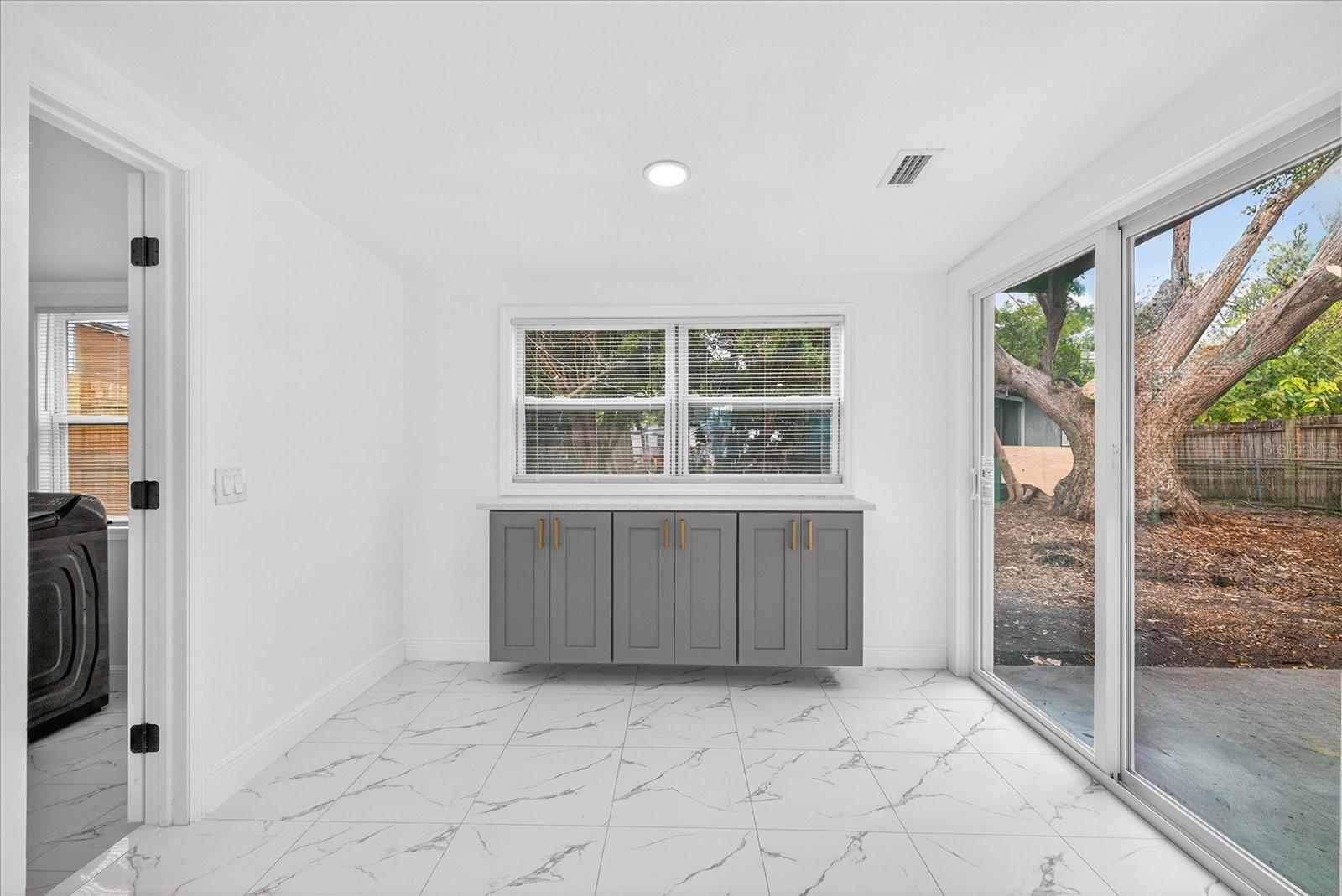 Image 11 of 33 For 2152 Barcelona Drive