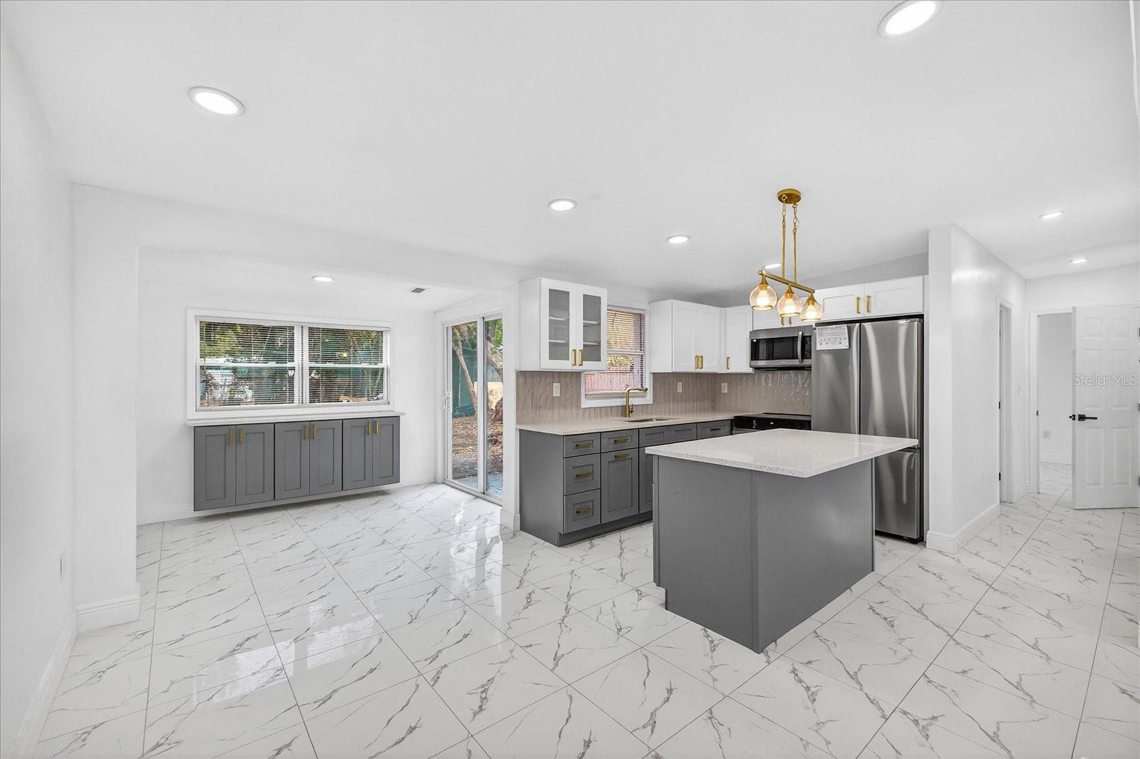 Image 7 of 33 For 2152 Barcelona Drive