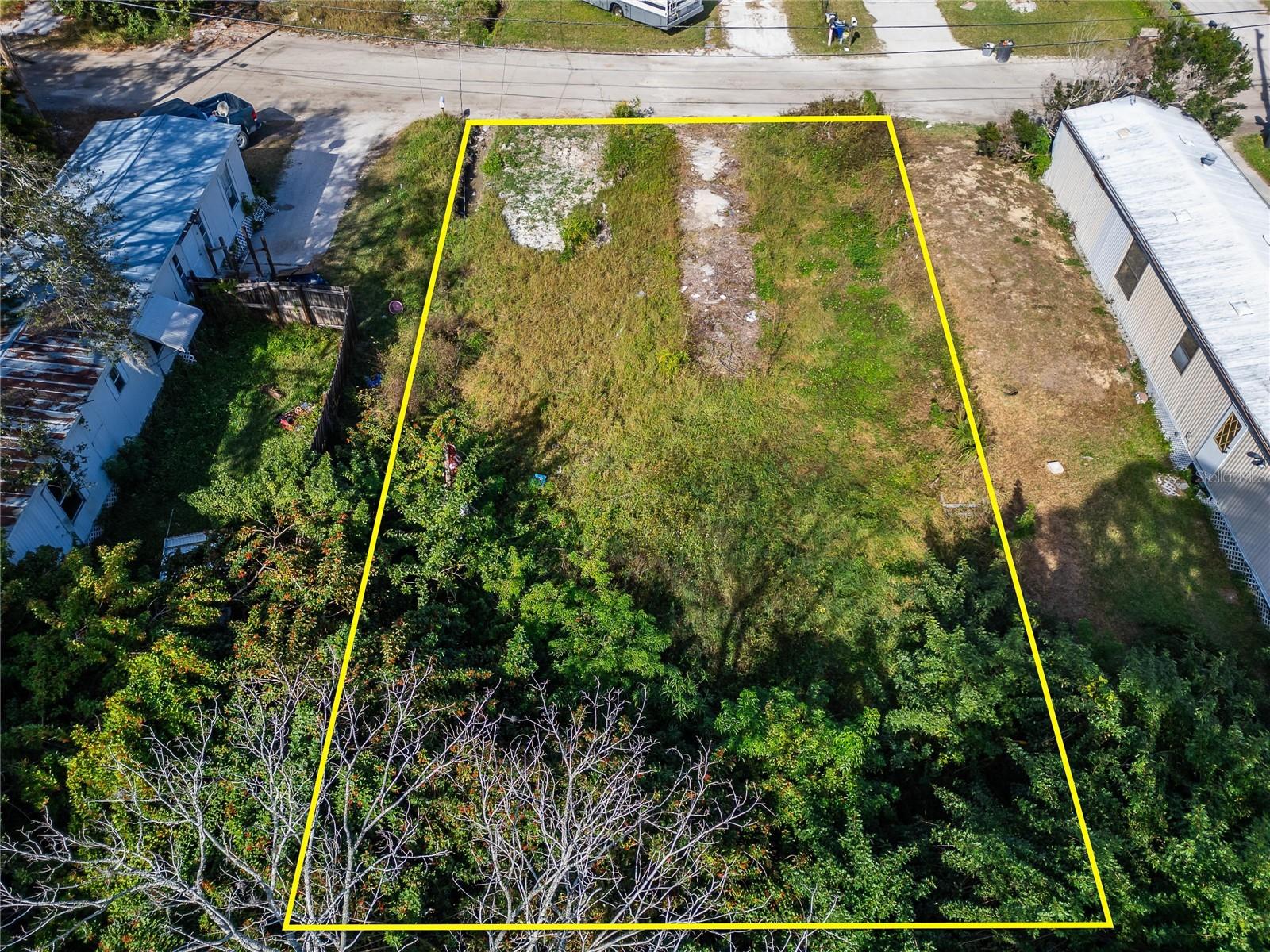 Listing photo id 2 for 6604 Ruth Drive