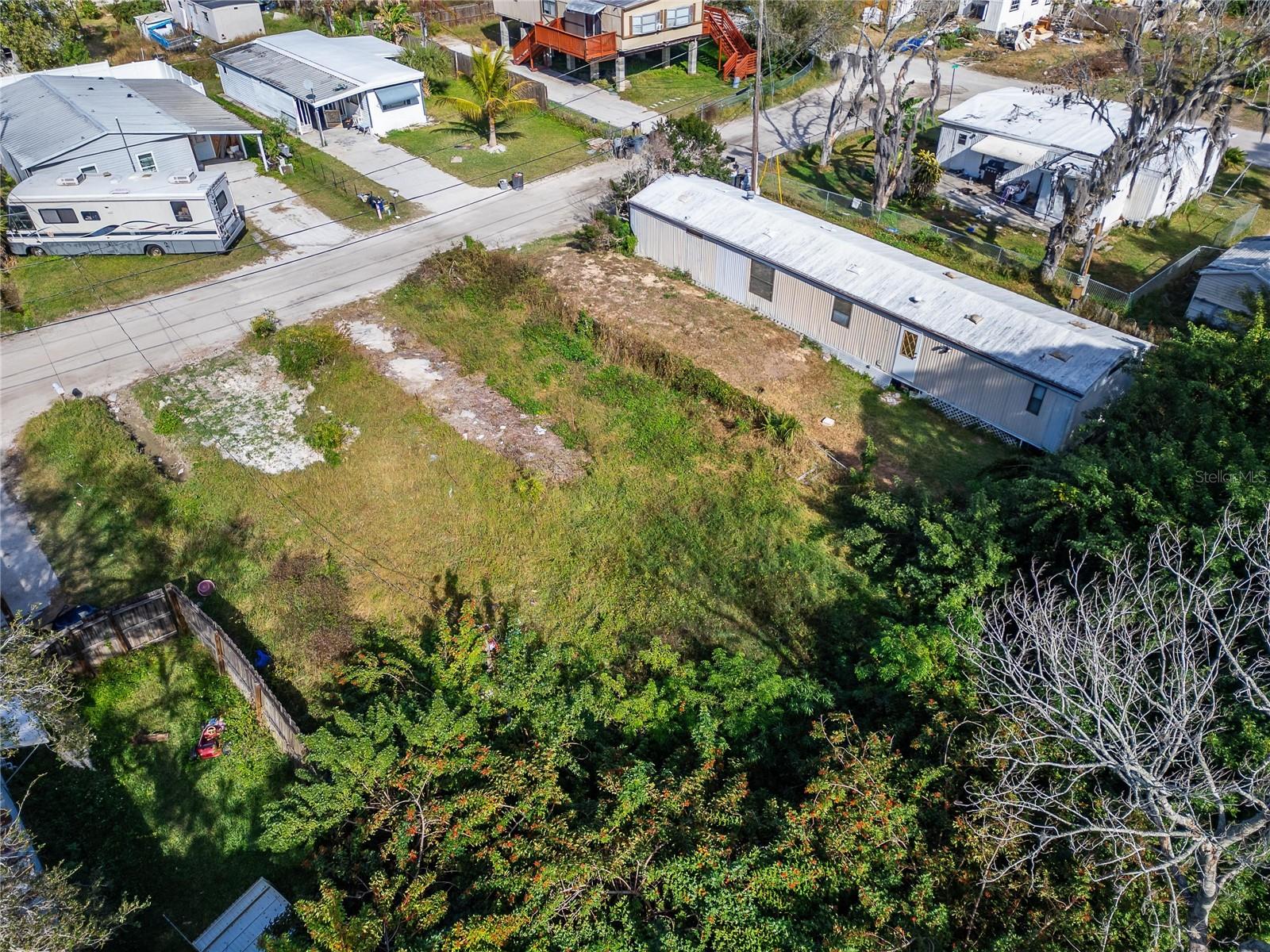 Listing photo id 6 for 6604 Ruth Drive