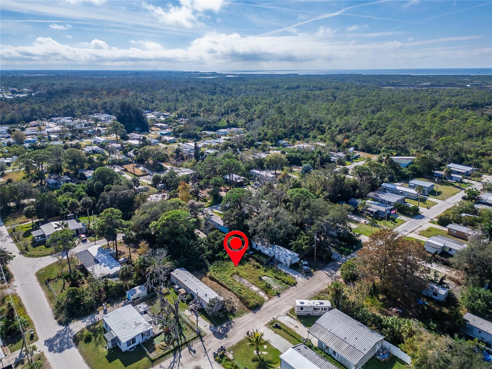 Listing photo id 7 for 6604 Ruth Drive