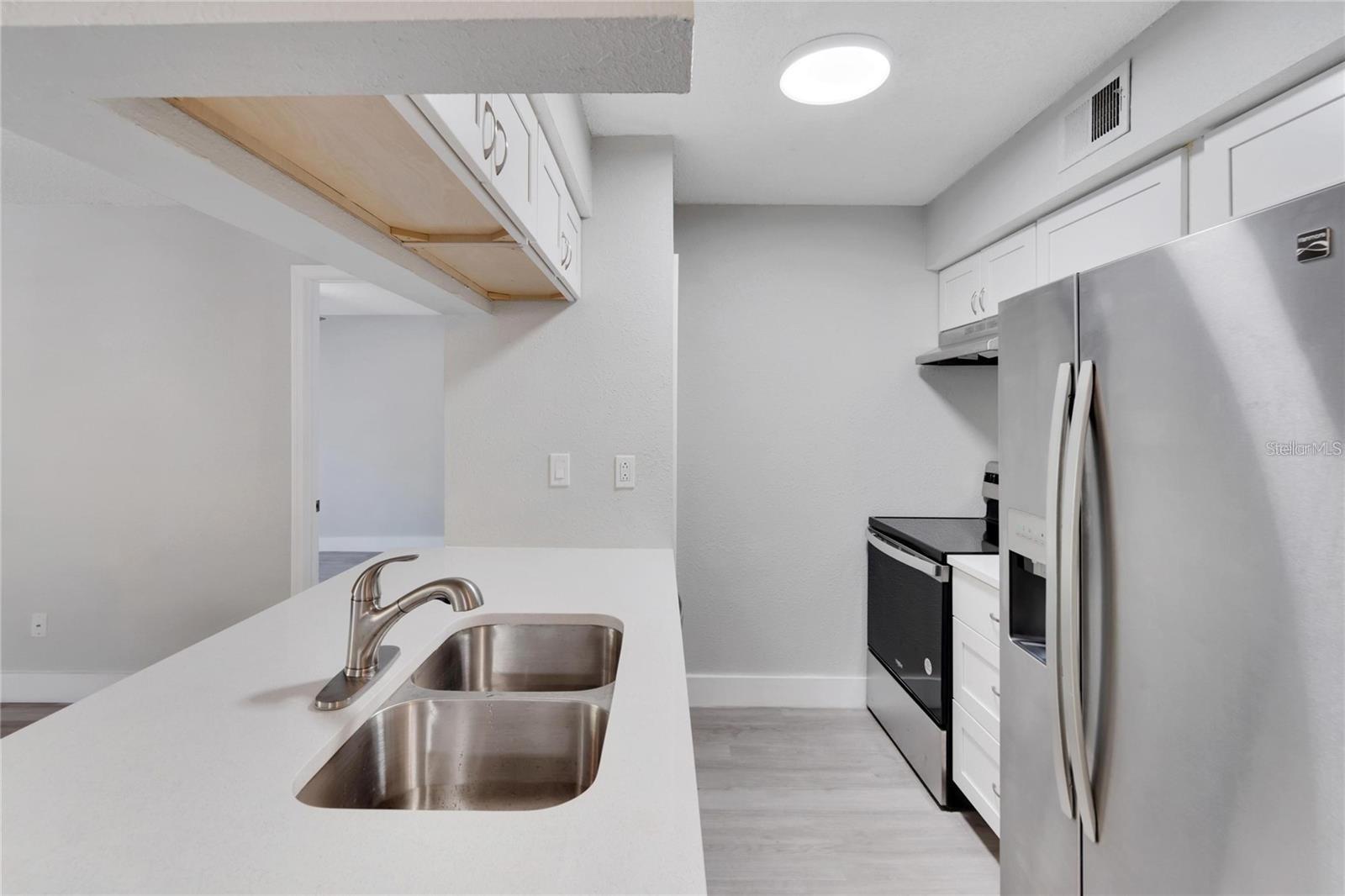 Image 10 of 25 For 8718 Mallard Reserve Drive 101