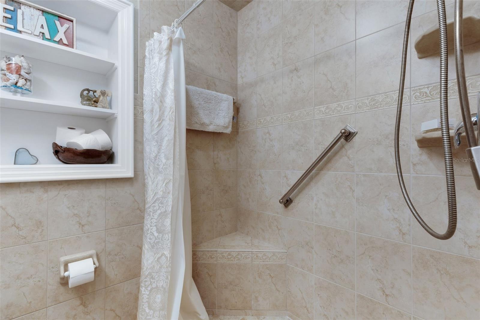 Image 20 of 58 For 2529 Sunset Drive