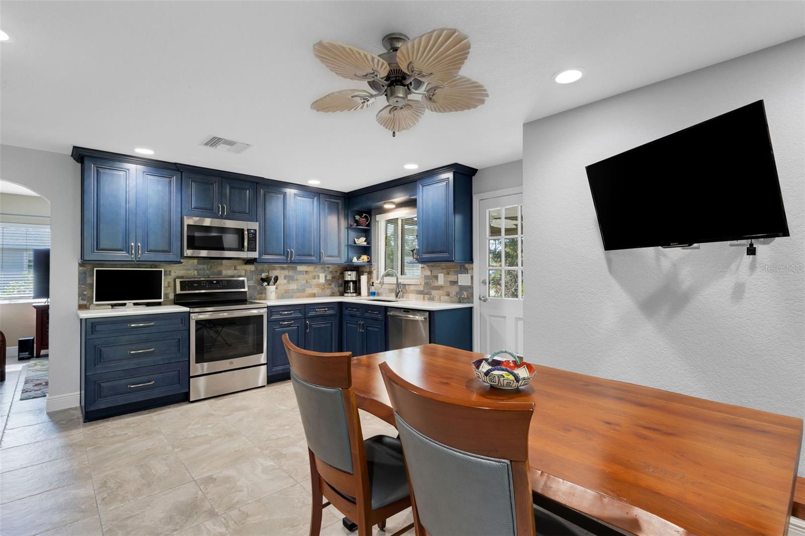 Image 6 of 58 For 2529 Sunset Drive