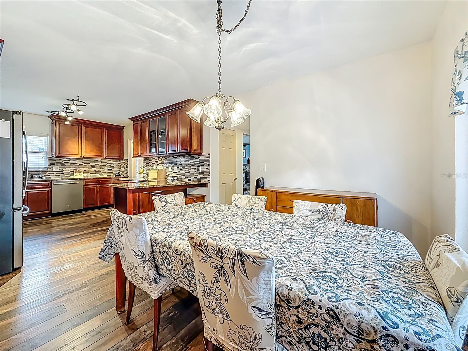 Image 18 of 64 For 14961 Newport Road