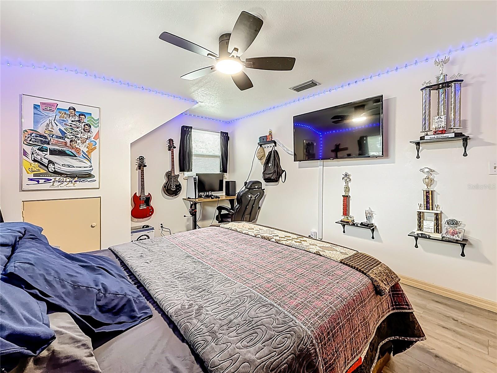 Image 33 of 64 For 14961 Newport Road