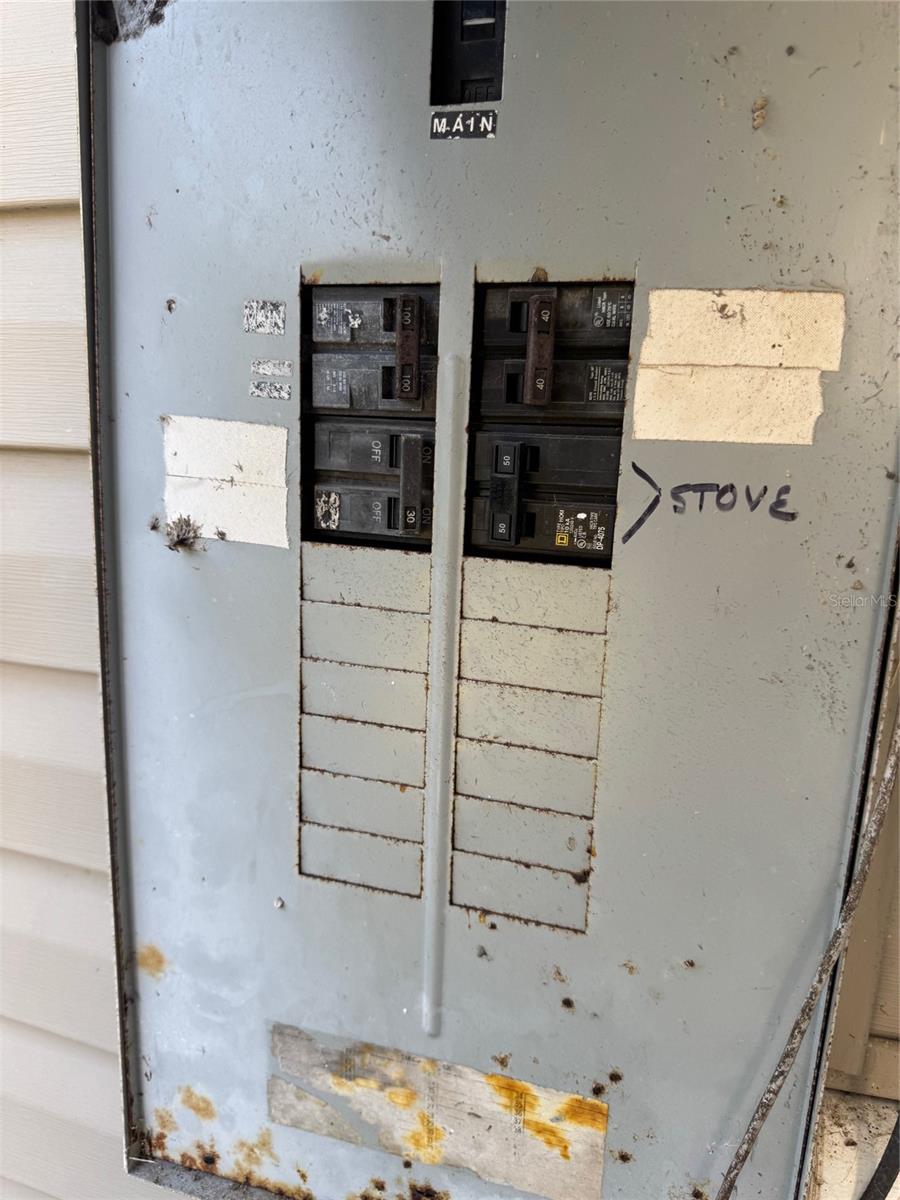 Image 13 of 27 For 1021 Canal Street