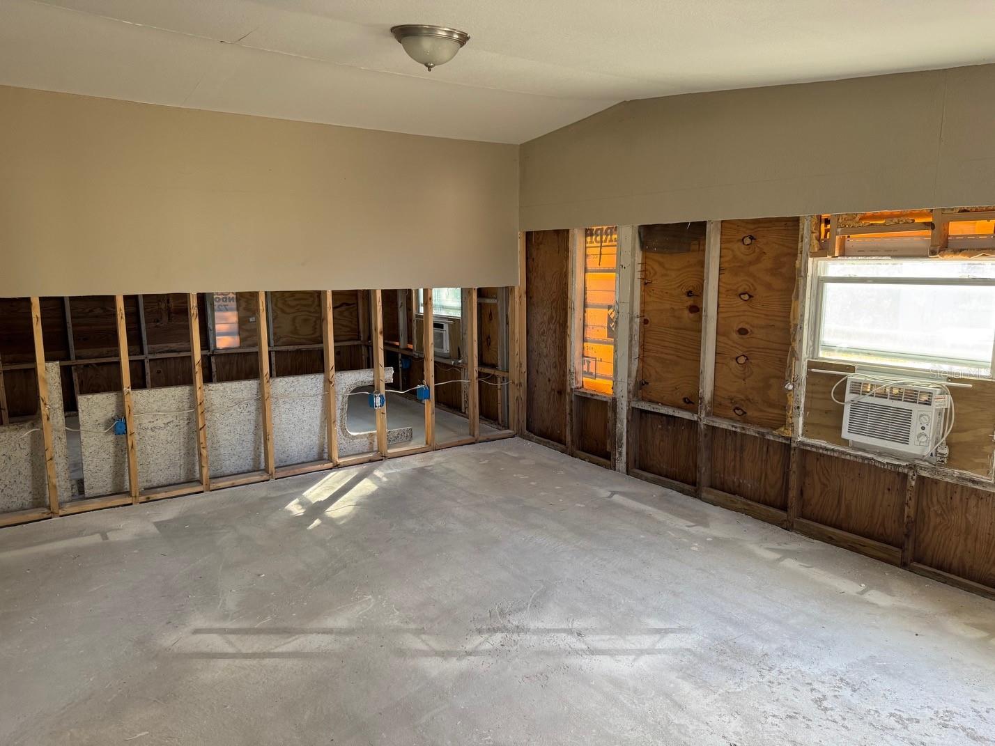 Image 15 of 27 For 1021 Canal Street