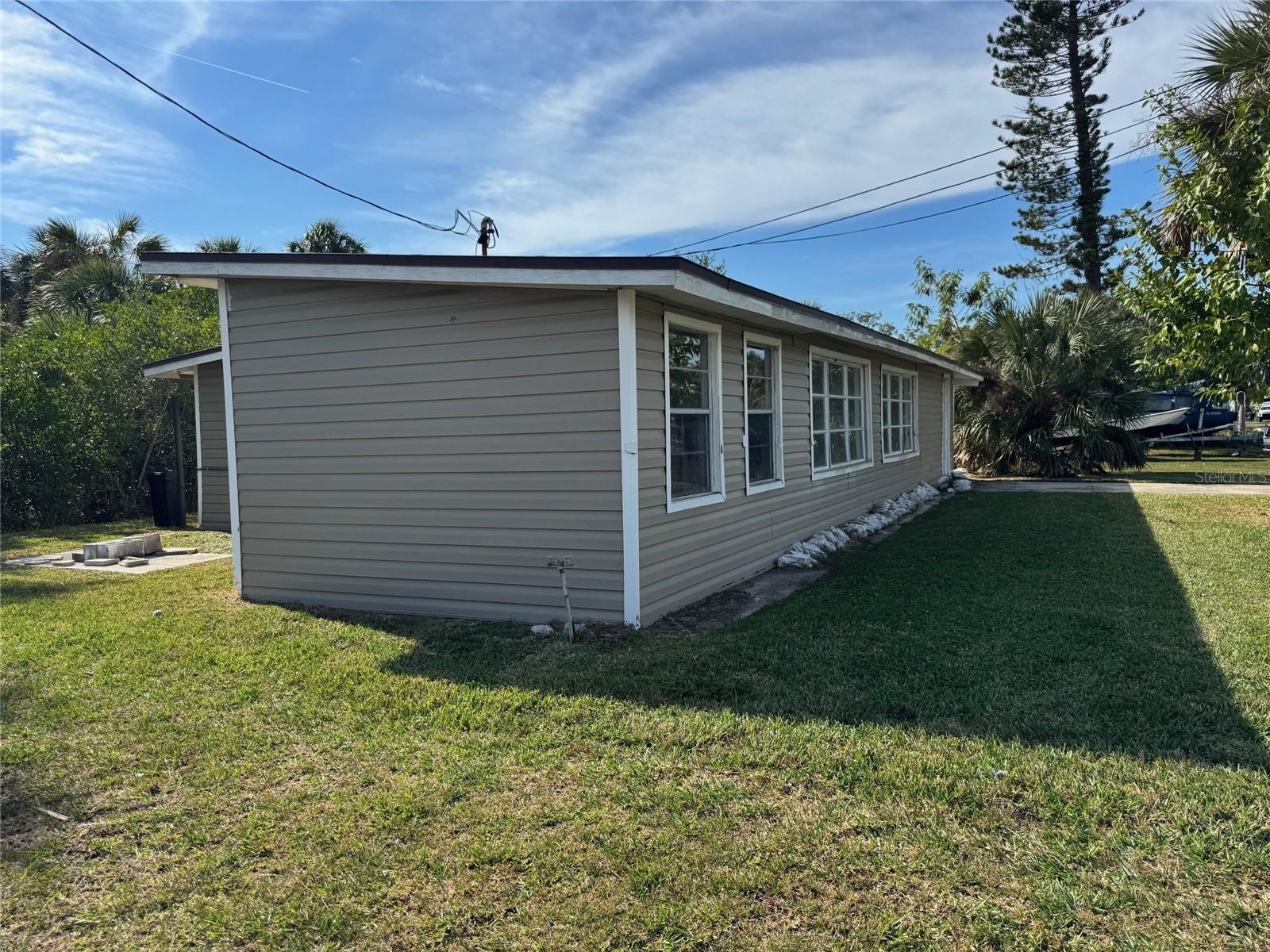 Image 4 of 27 For 1021 Canal Street