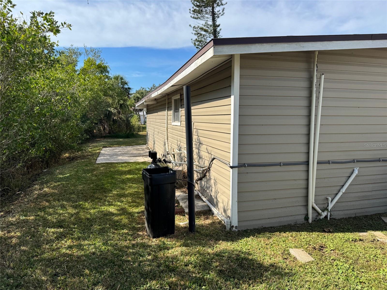 Image 6 of 27 For 1021 Canal Street