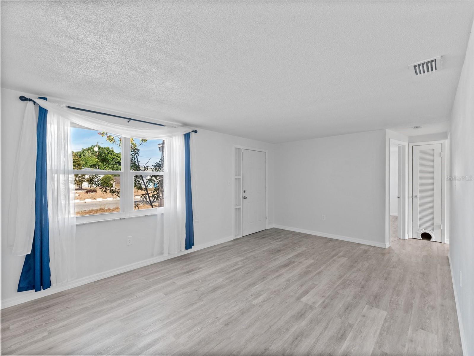 Image 11 of 32 For 4848 Picture Avenue