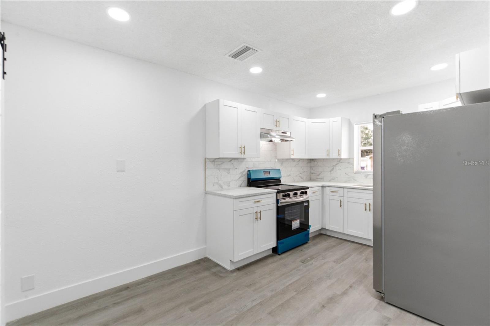 Image 15 of 38 For 1808 Heather Avenue