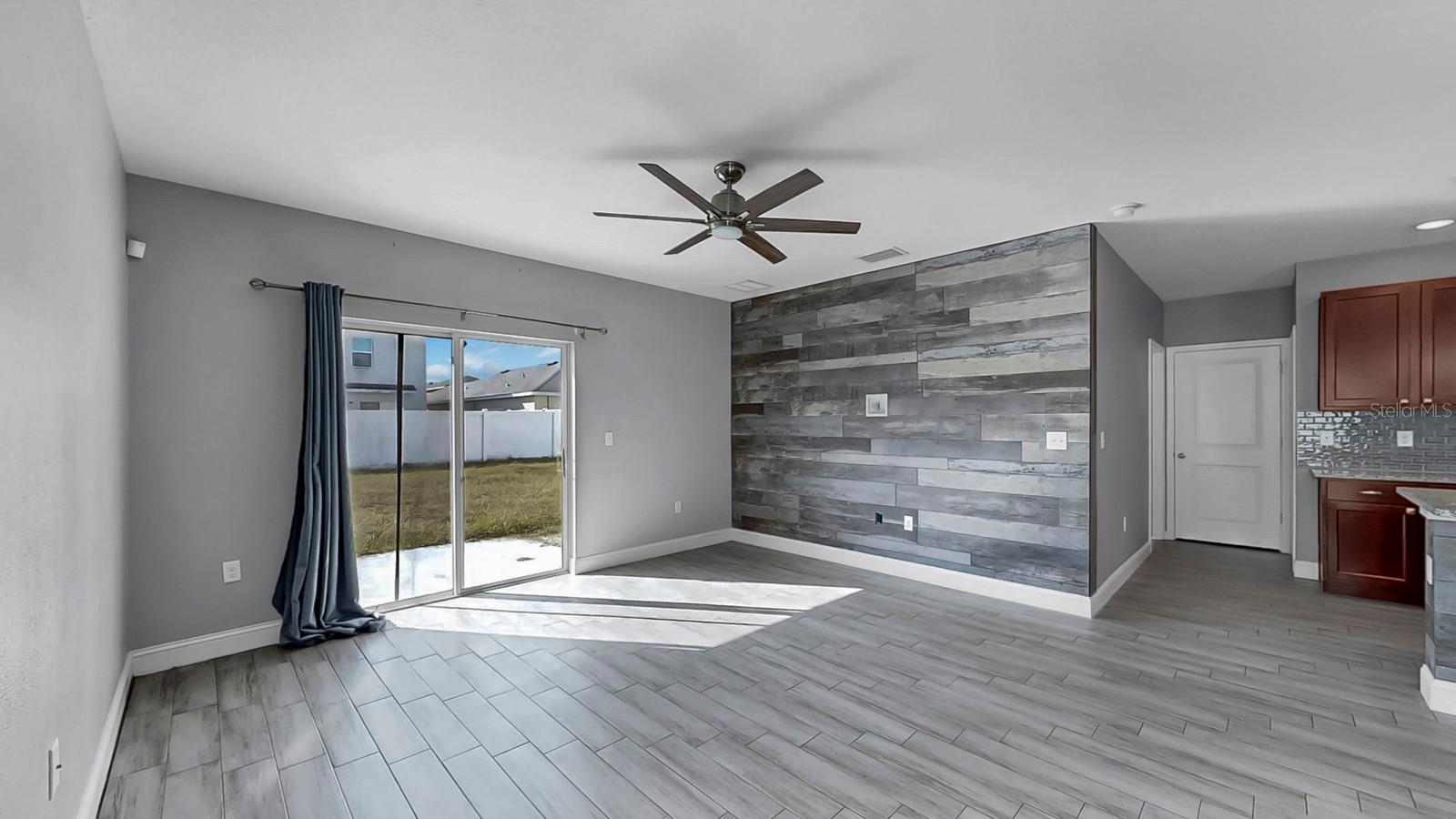 Listing photo id 9 for 10237 Mangrove Well Road