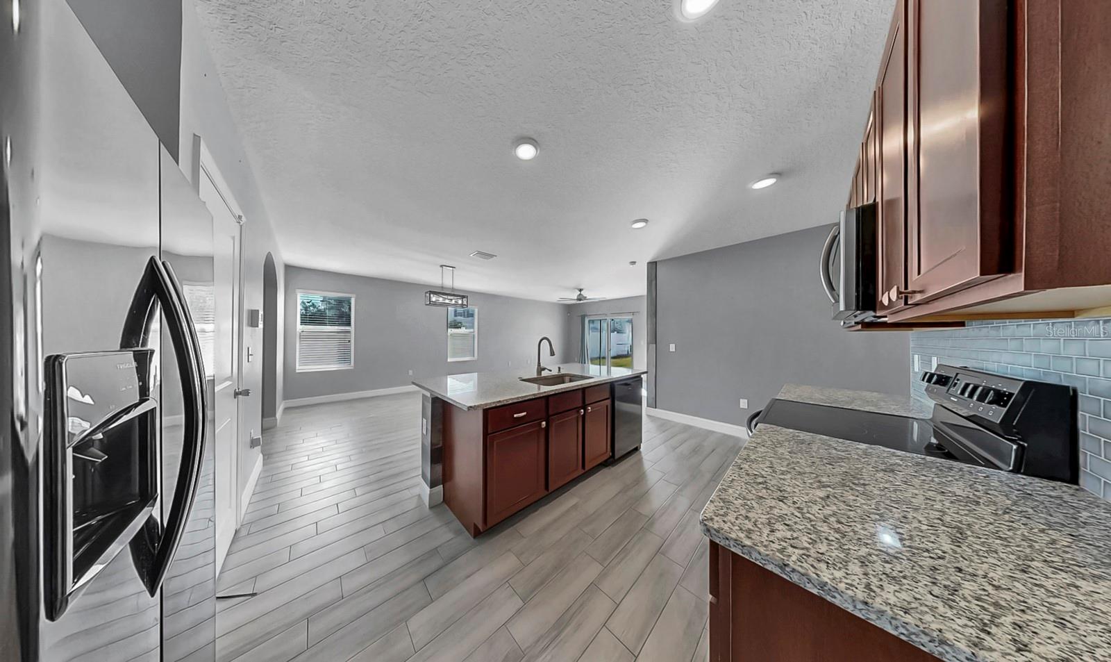 Listing photo id 12 for 10237 Mangrove Well Road