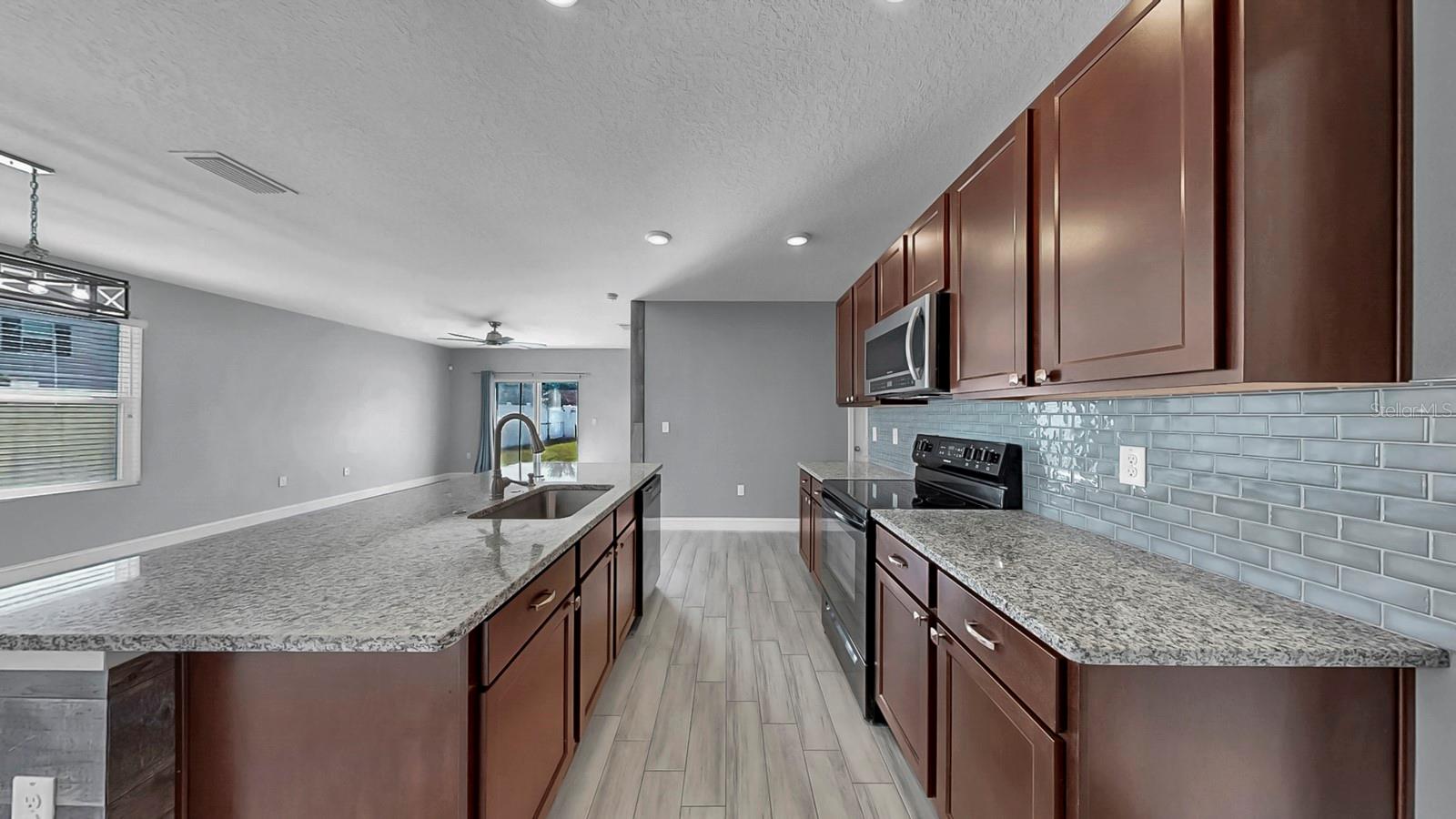 Listing photo id 14 for 10237 Mangrove Well Road