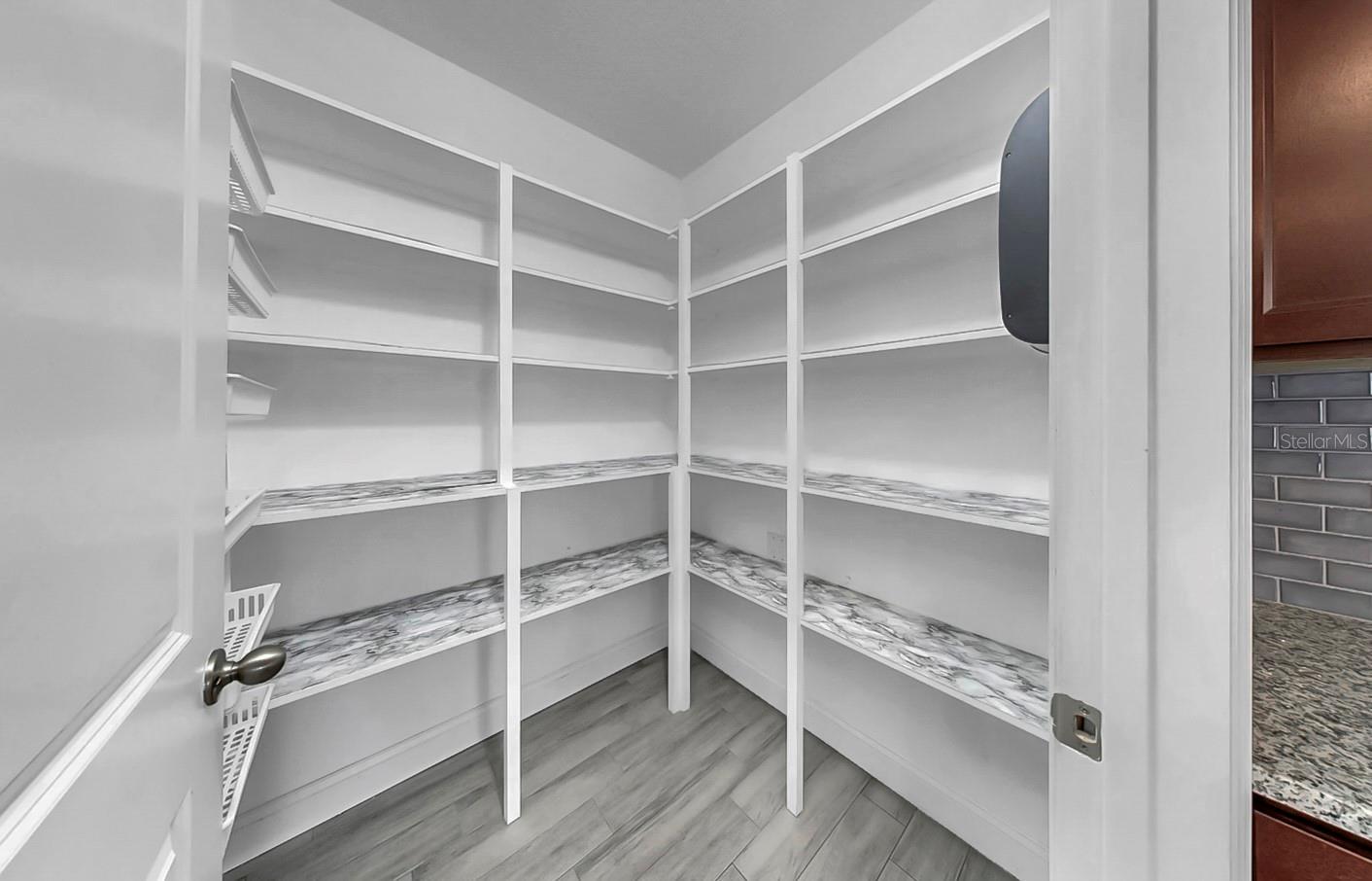 Listing photo id 16 for 10237 Mangrove Well Road