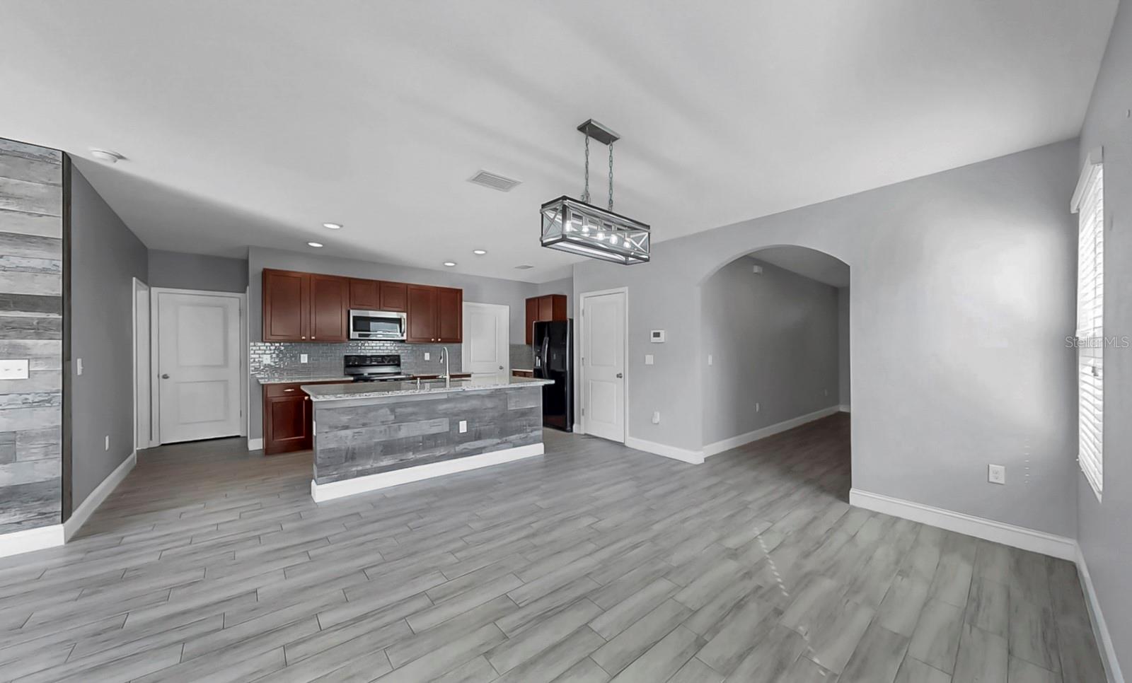 Listing photo id 41 for 10237 Mangrove Well Road