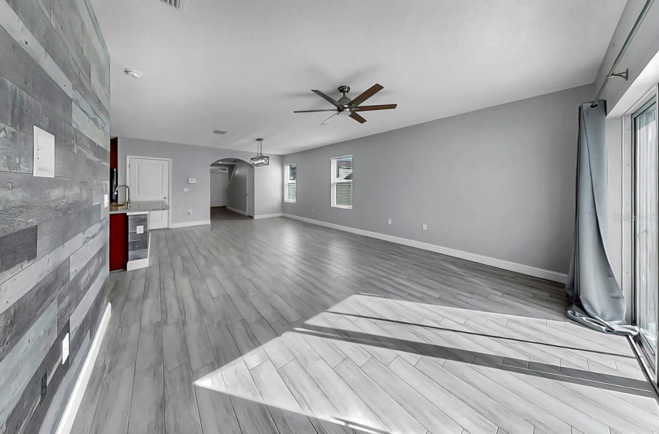 Listing photo id 4 for 10237 Mangrove Well Road