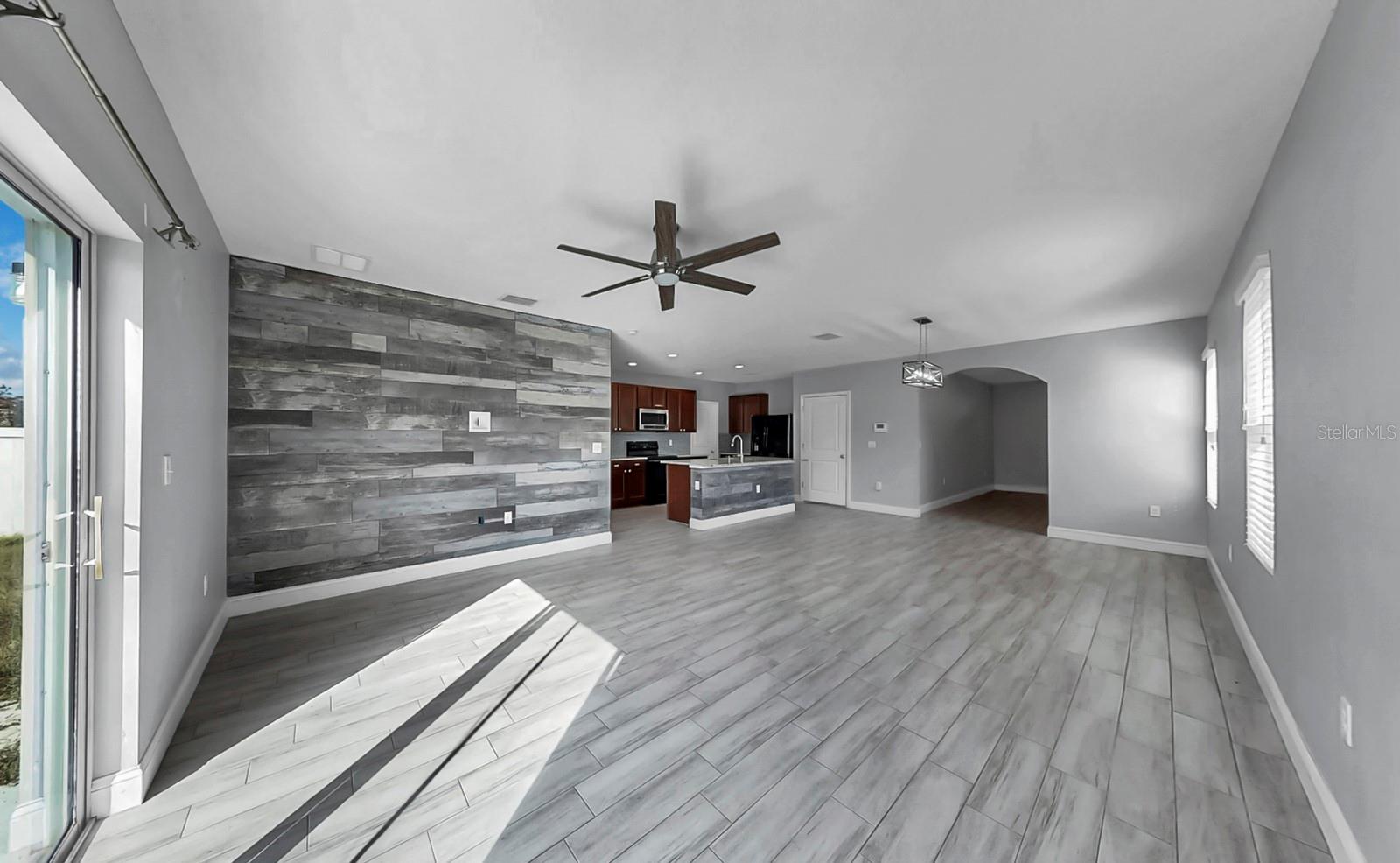 Listing photo id 5 for 10237 Mangrove Well Road