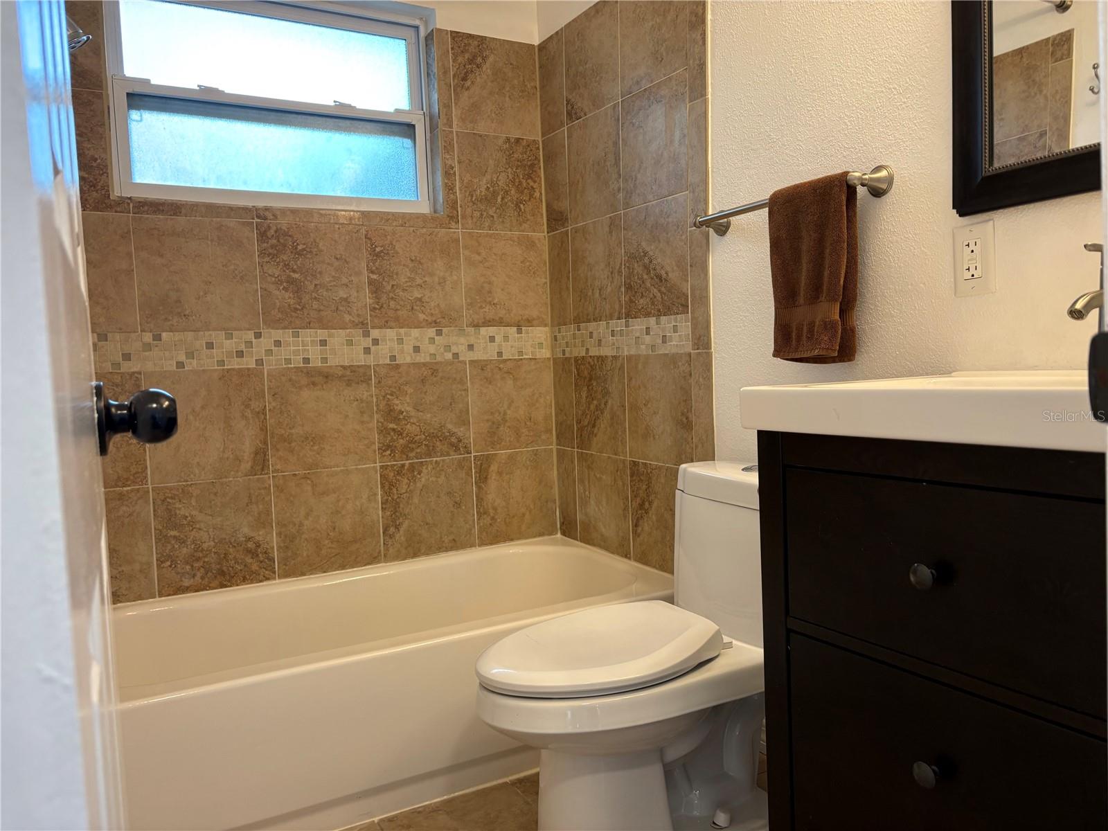 Image 12 of 39 For 704 72nd Avenue N