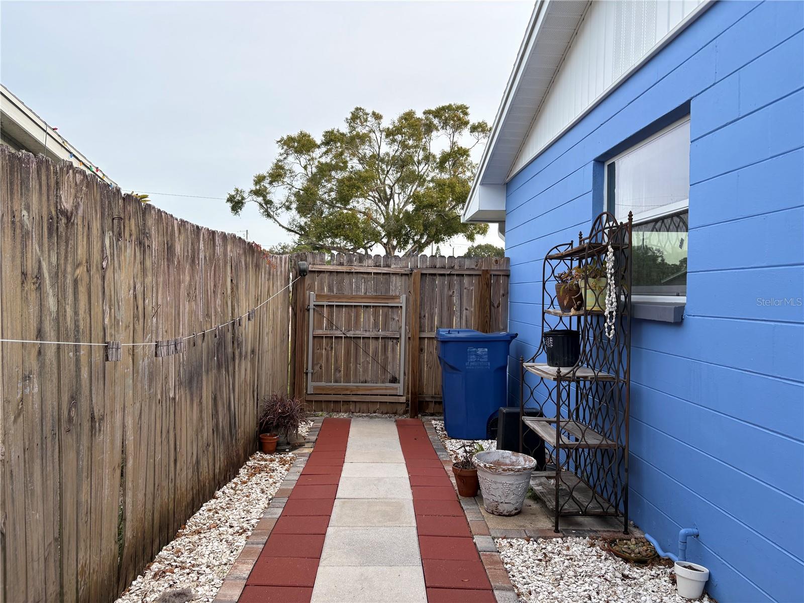 Image 22 of 39 For 704 72nd Avenue N