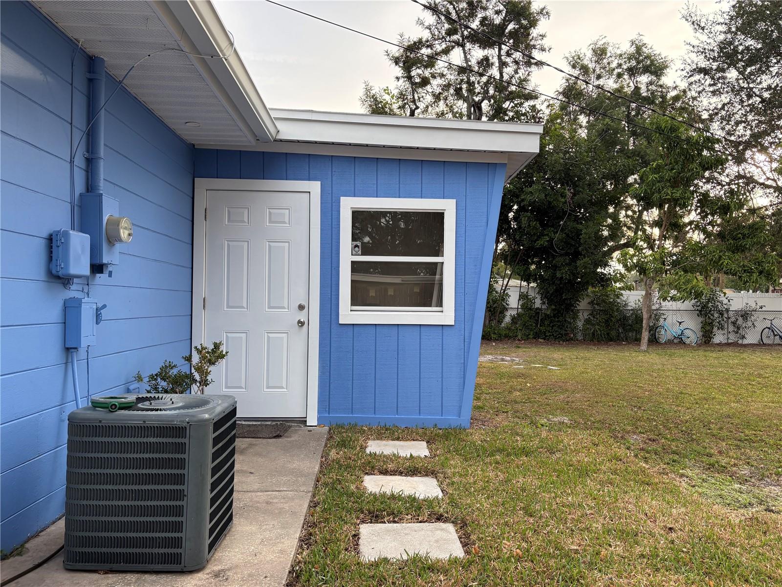 Image 24 of 39 For 704 72nd Avenue N