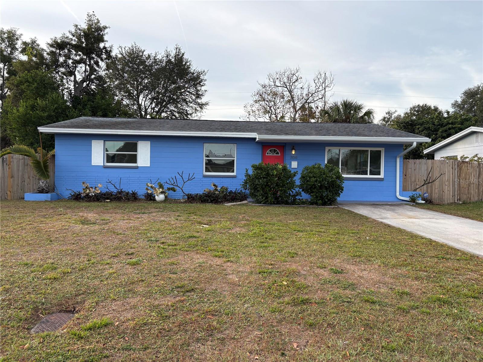 Image 3 of 39 For 704 72nd Avenue N