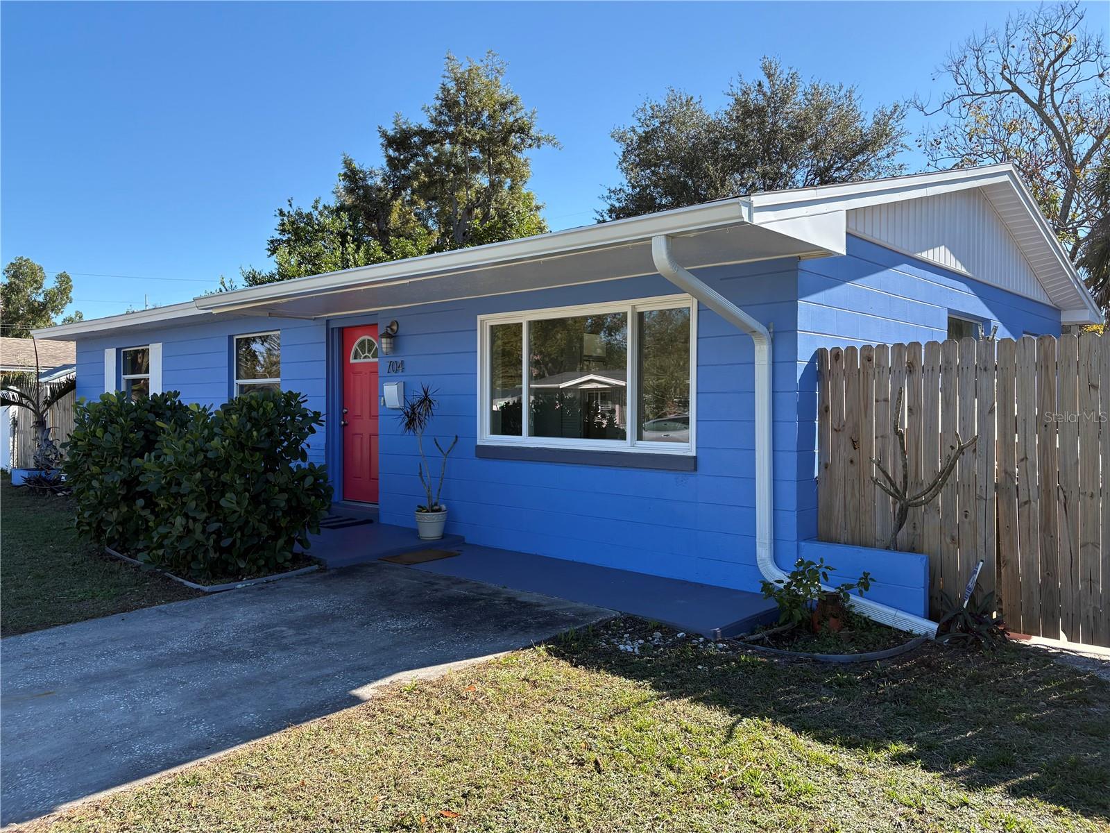 Image 4 of 39 For 704 72nd Avenue N