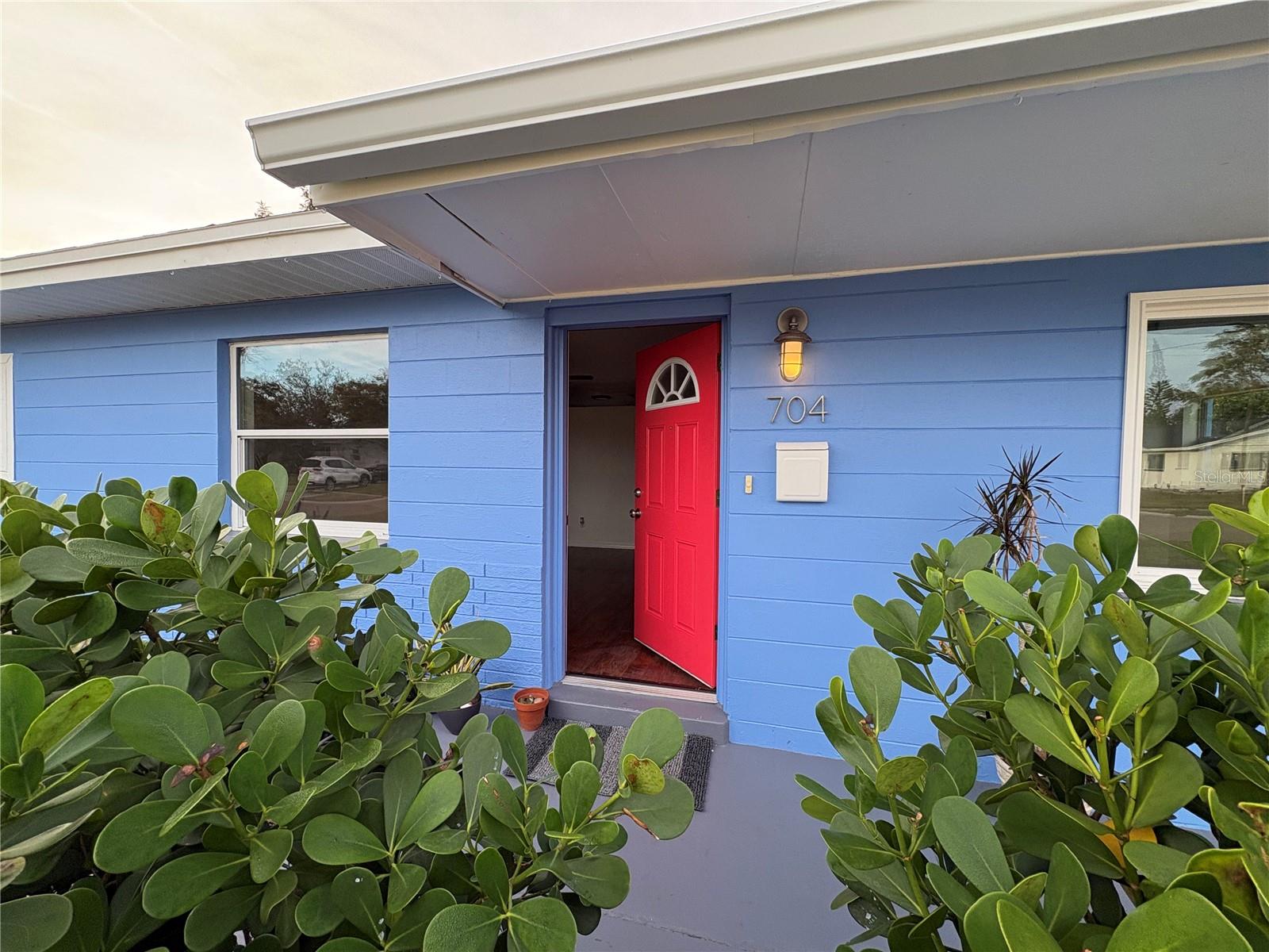 Image 5 of 39 For 704 72nd Avenue N