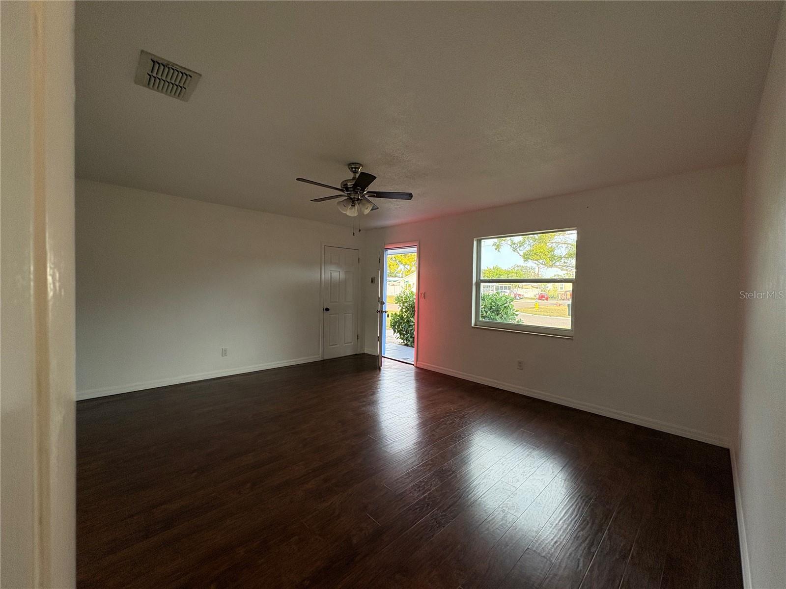 Image 8 of 39 For 704 72nd Avenue N