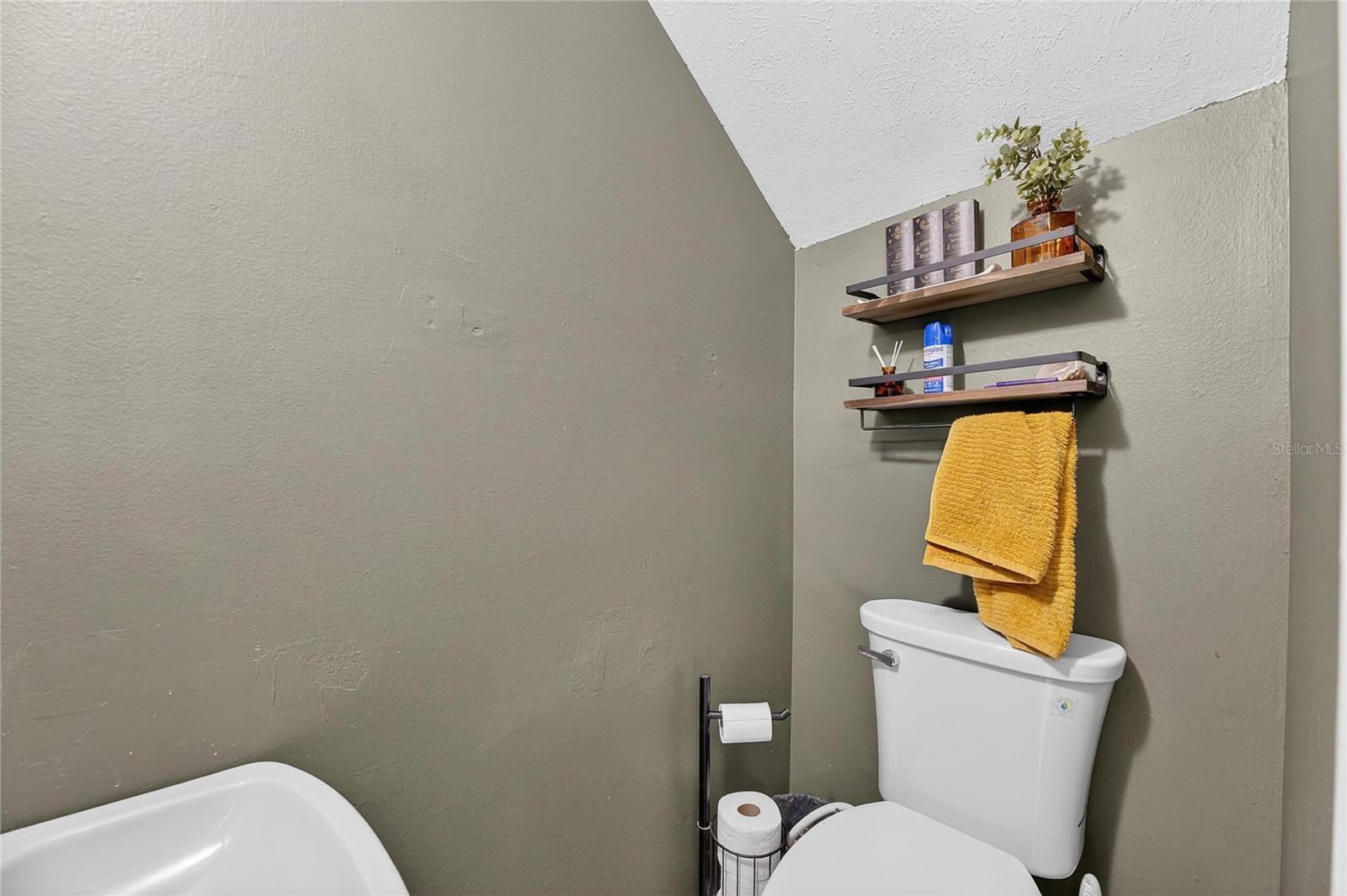 Image 23 of 32 For 5601 Ashley Oaks Drive 6