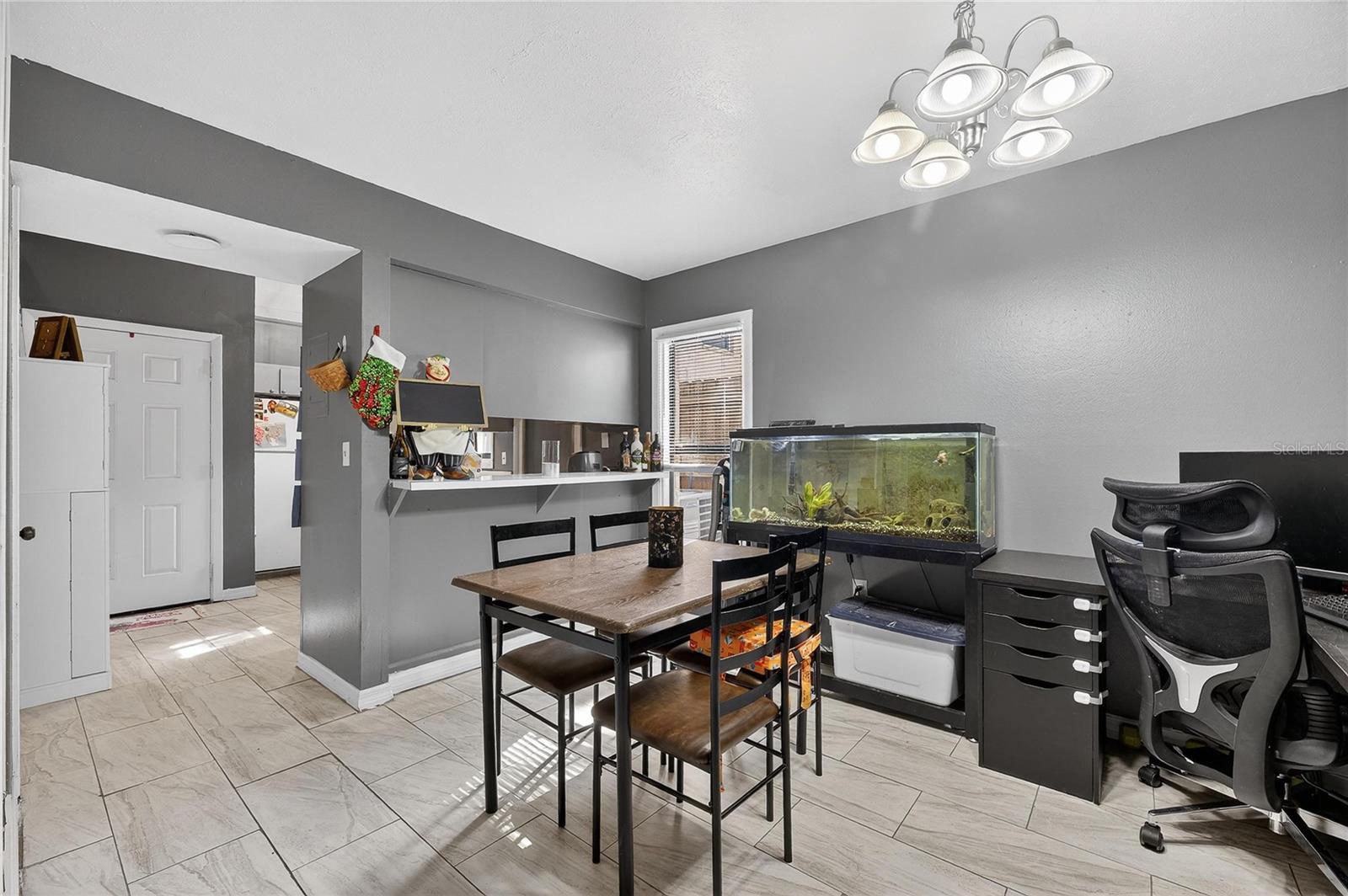 Image 7 of 32 For 5601 Ashley Oaks Drive 6